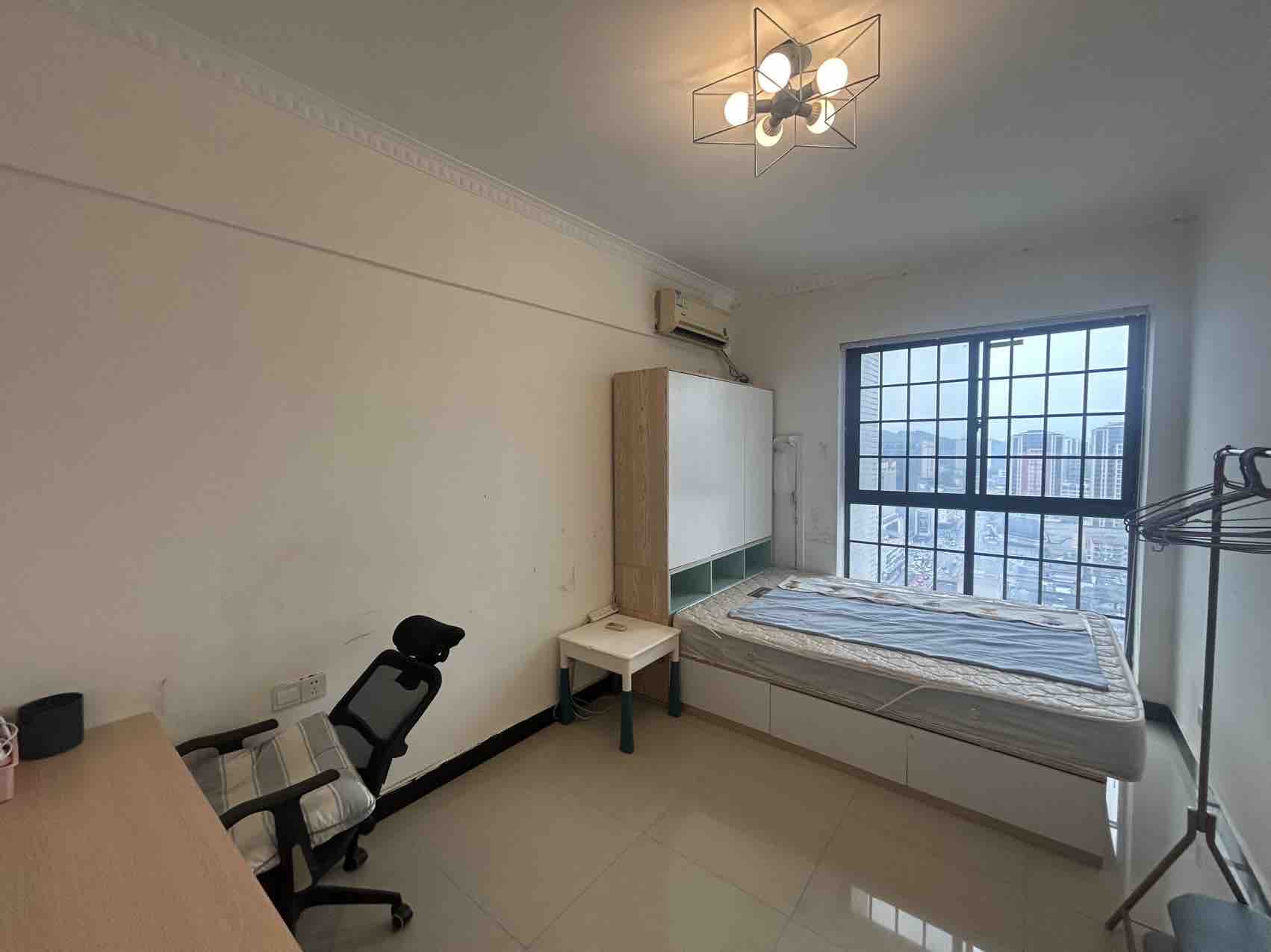 逸臣广场 3室2厅2卫 2200.0元/月 逸臣广场 3室2厅2卫 2200.0元/月室内图