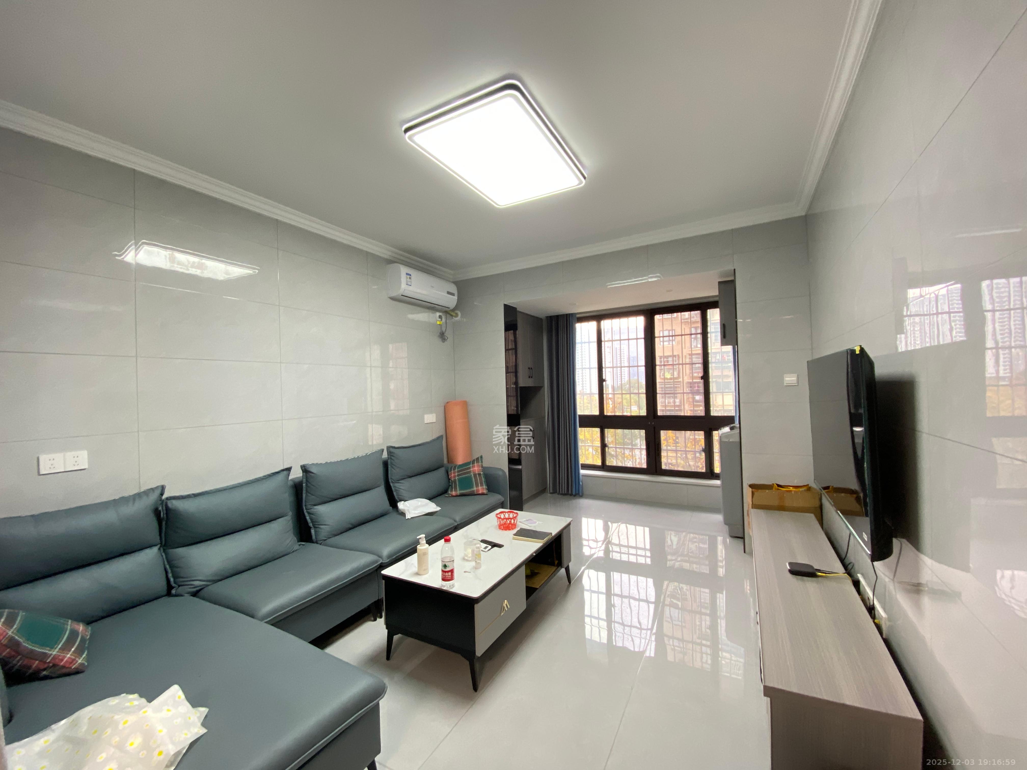 东岸梅园小区 2室2厅1卫 2000.0元/月 东岸梅园小区 2室2厅1卫 2000.0元/月室内图