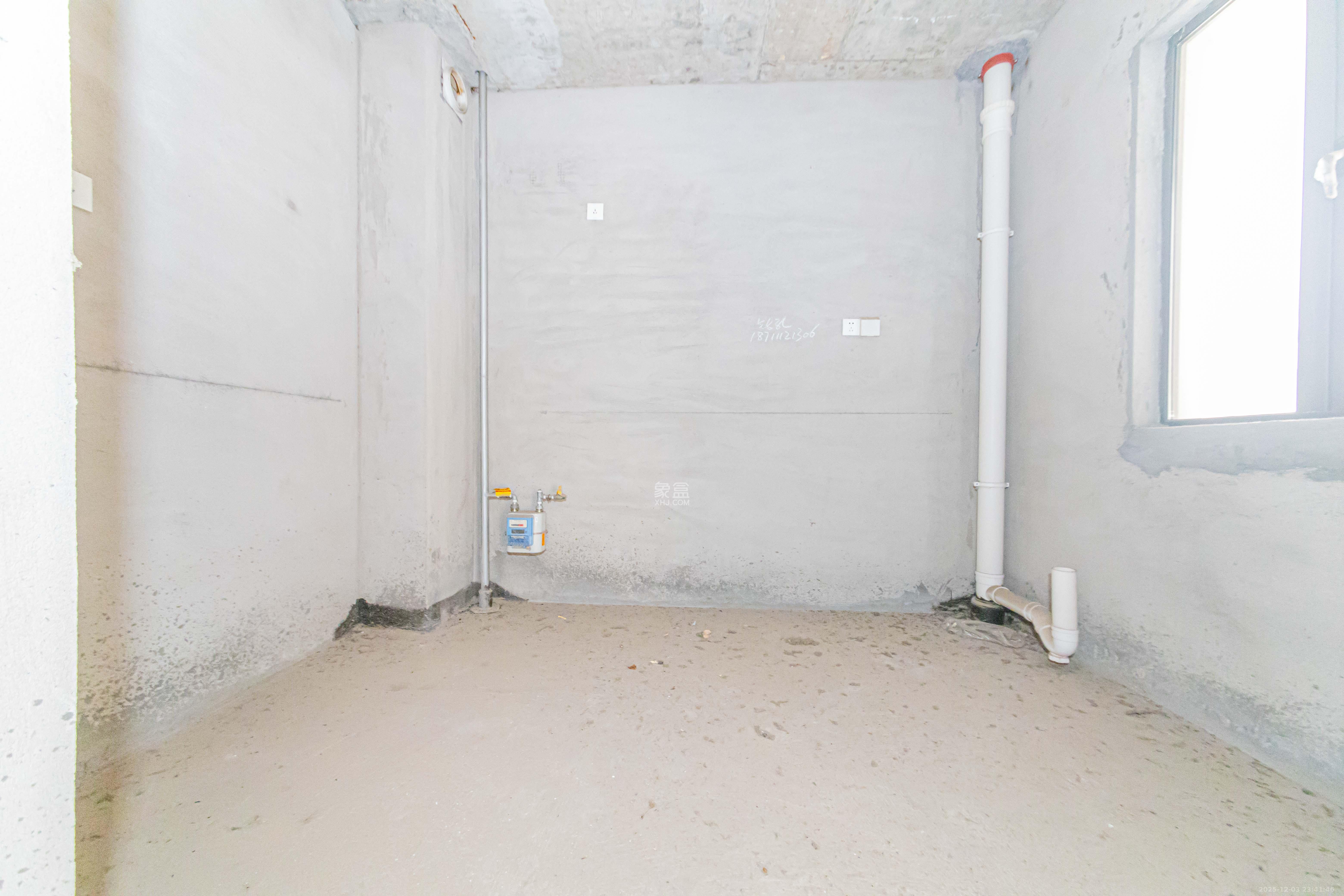 九峰远见 4室2厅2卫 230.0万 九峰远见 4室2厅2卫 230.0万厨房