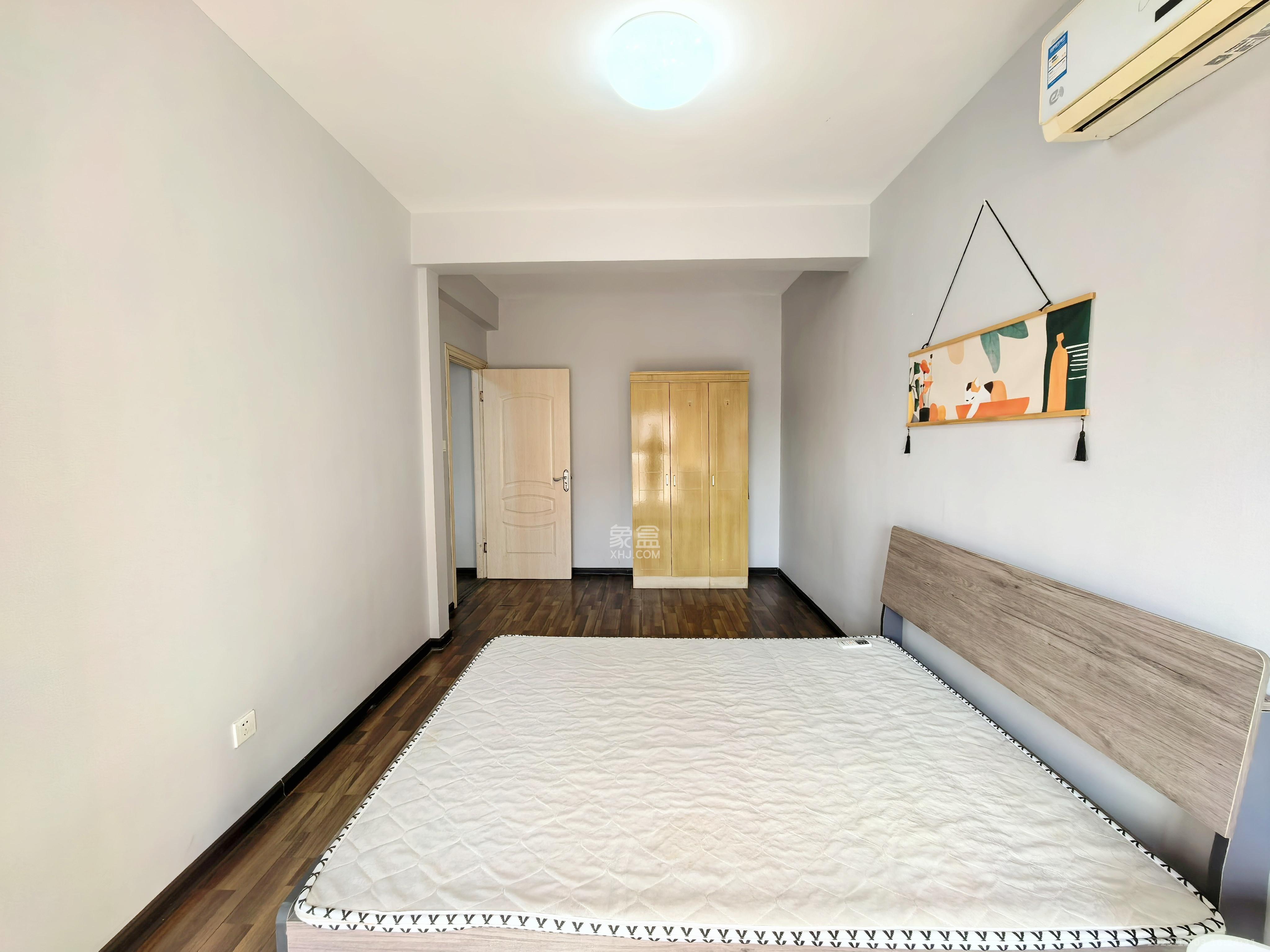 中城丽景香山园  2室1厅1卫    2200.0元/月室内图