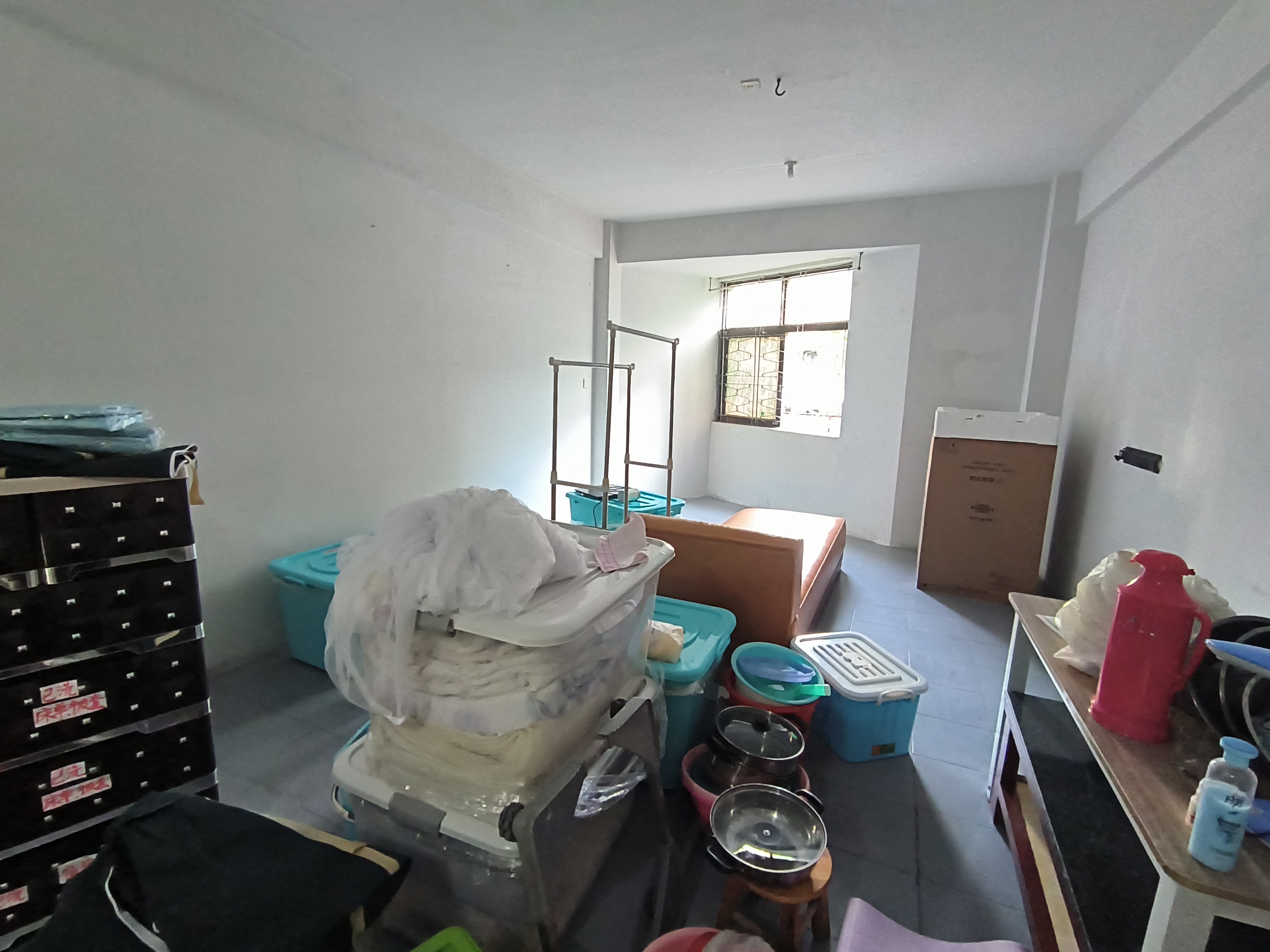 国贸新村  3室2厅1卫    180.0万客厅