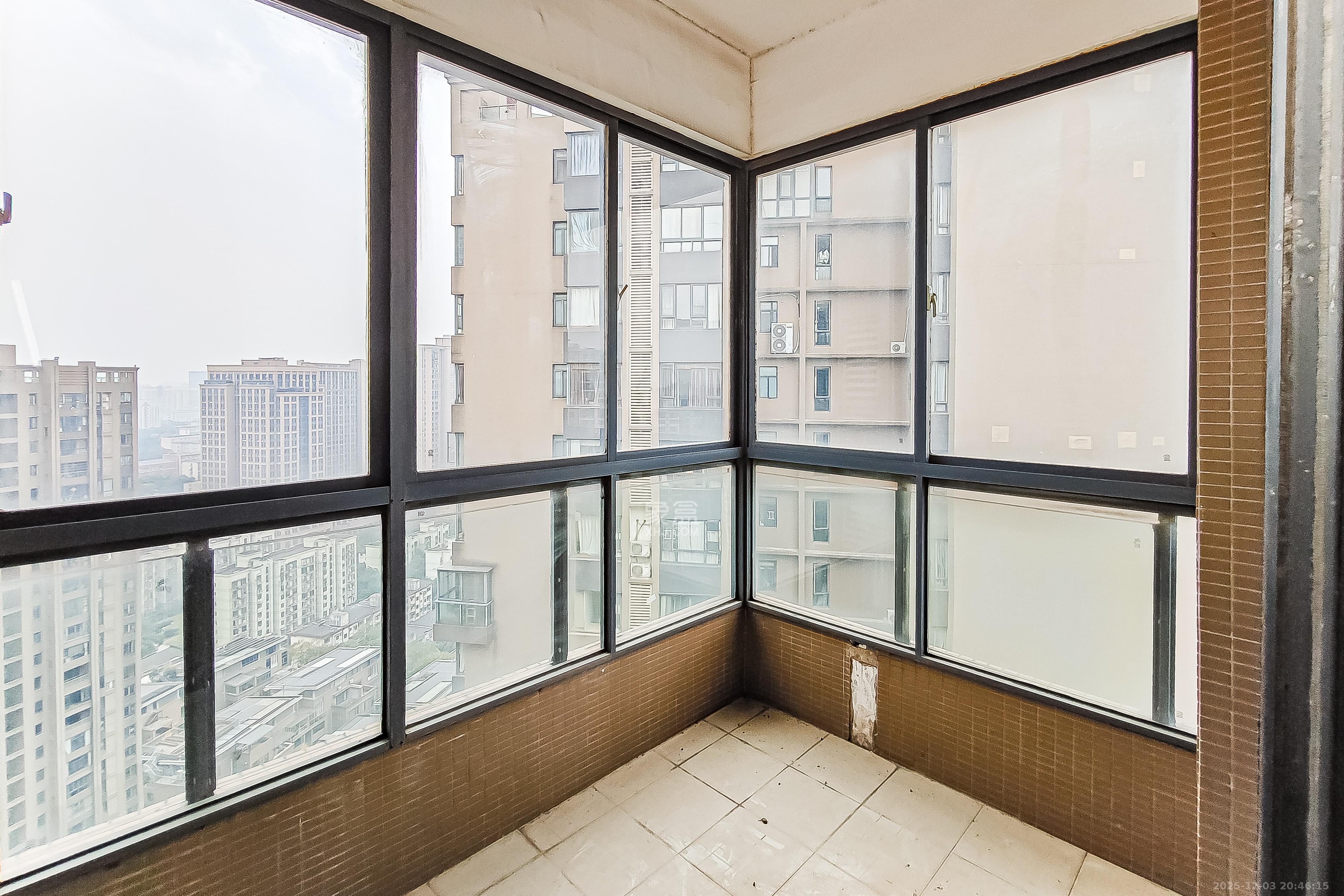 建发汇金国际  2室2厅1卫    96.8万阳台