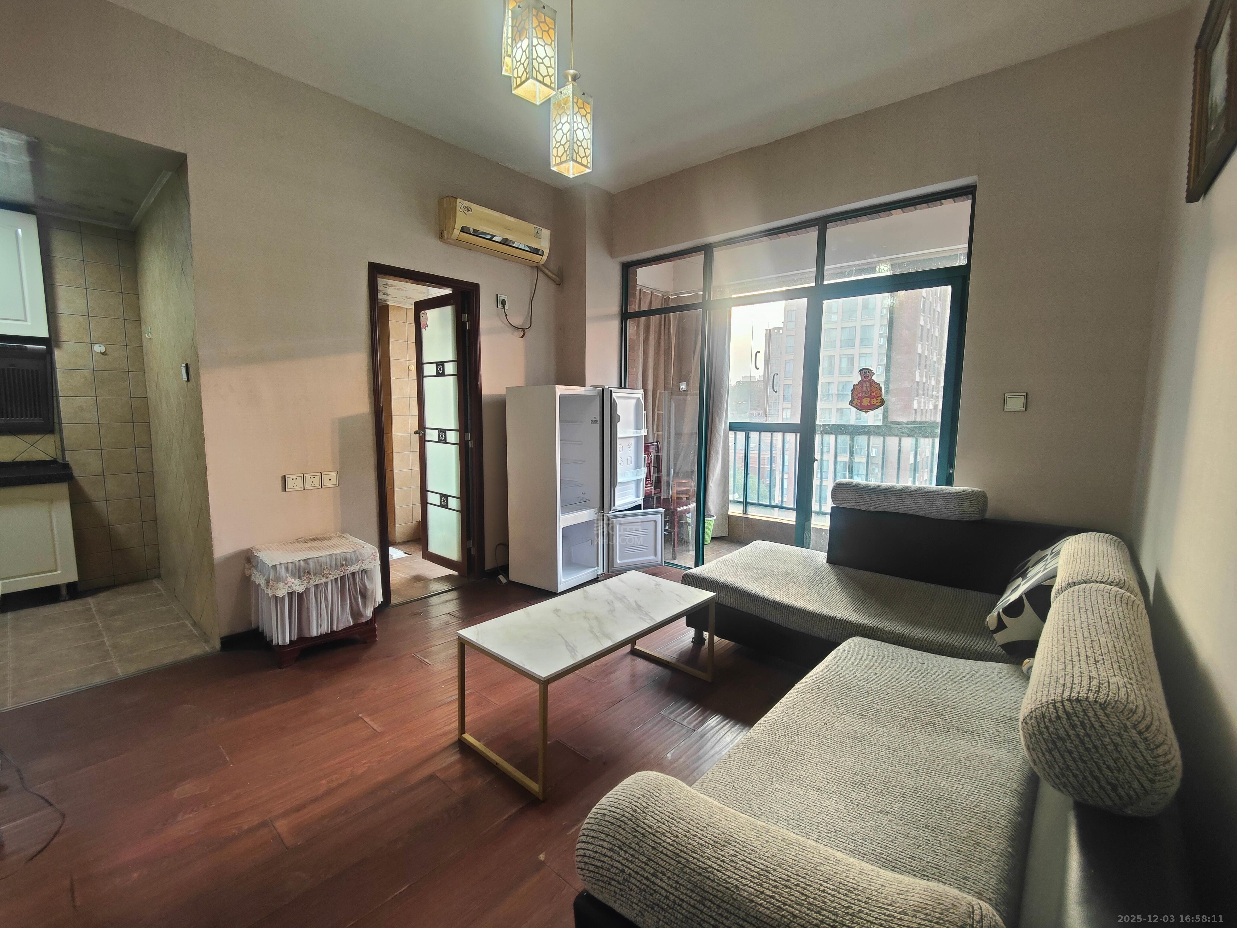 尚格名城向左向右  1室1厅1卫    1050.0元/月室内图