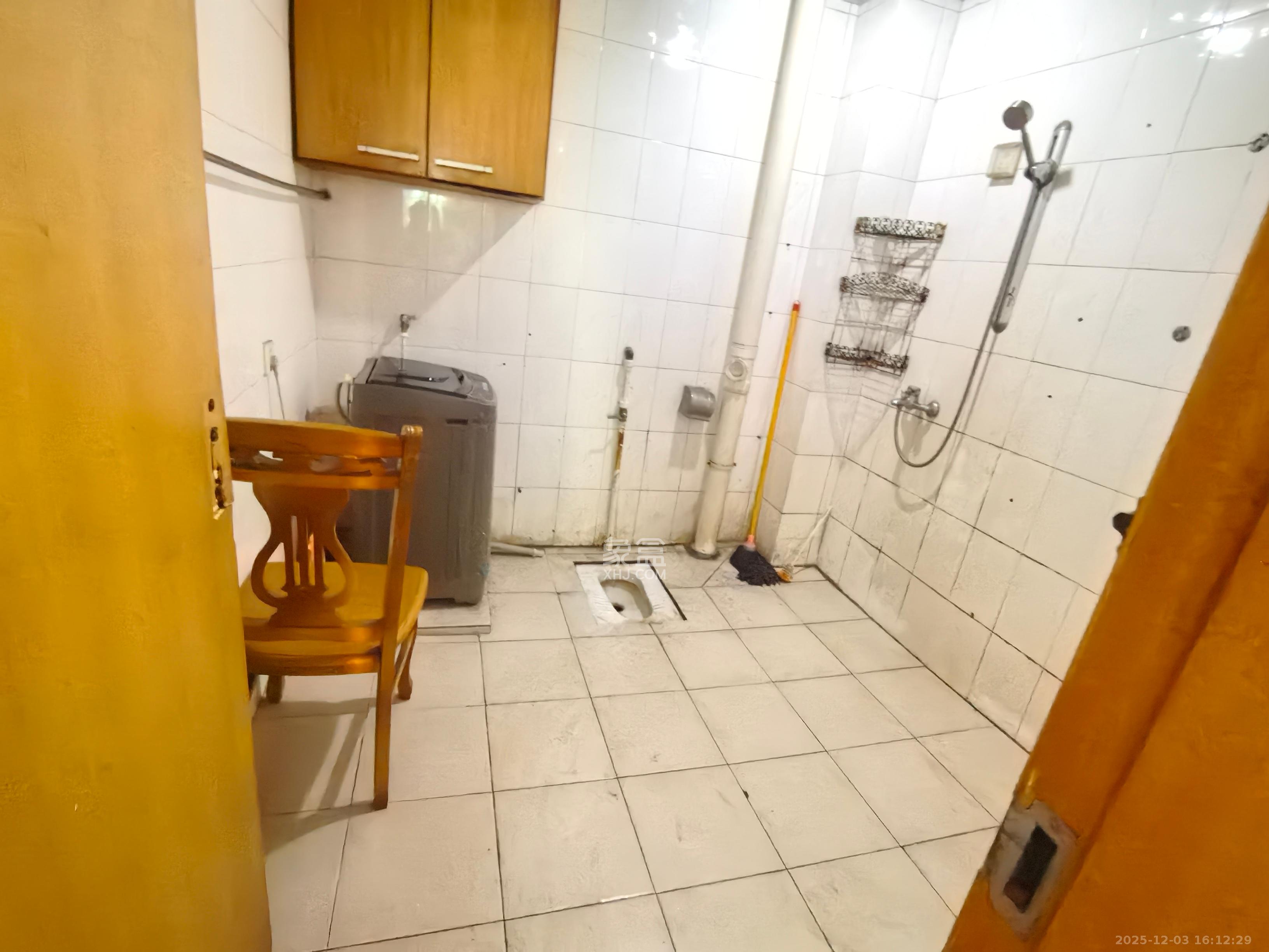 中南汽车世界 3室2厅1卫 1100.0元/月 中南汽车世界 3室2厅1卫 1100.0元/月室内图