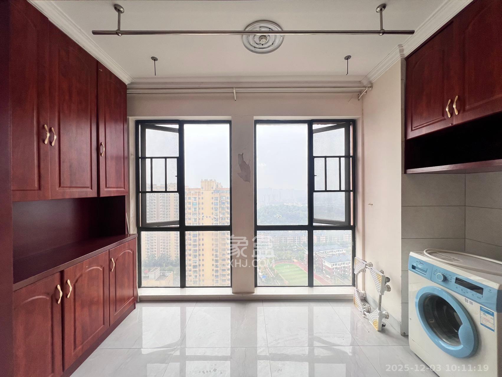 西湖鸿运佳苑  3室2厅2卫    2300.0元/月室内图