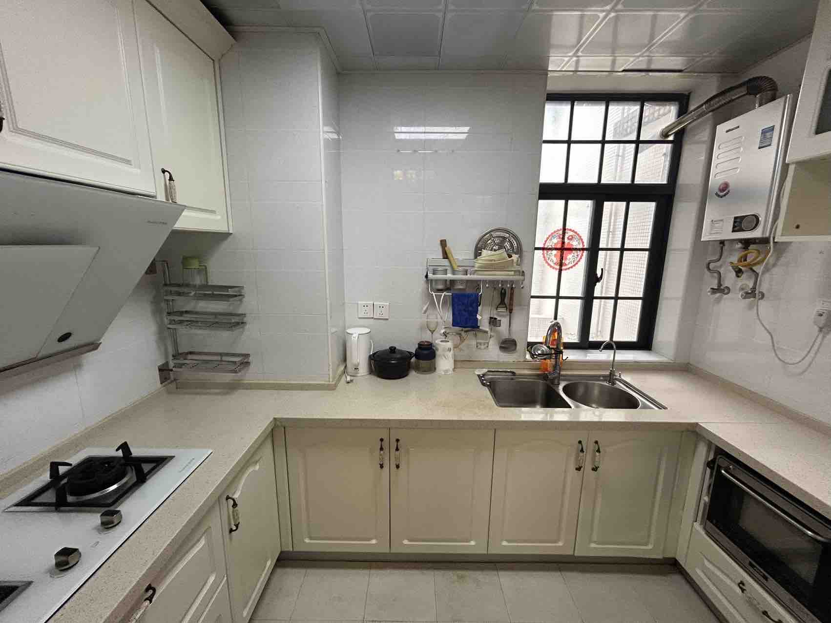 逸臣广场 3室2厅2卫 2200.0元/月 逸臣广场 3室2厅2卫 2200.0元/月室内图