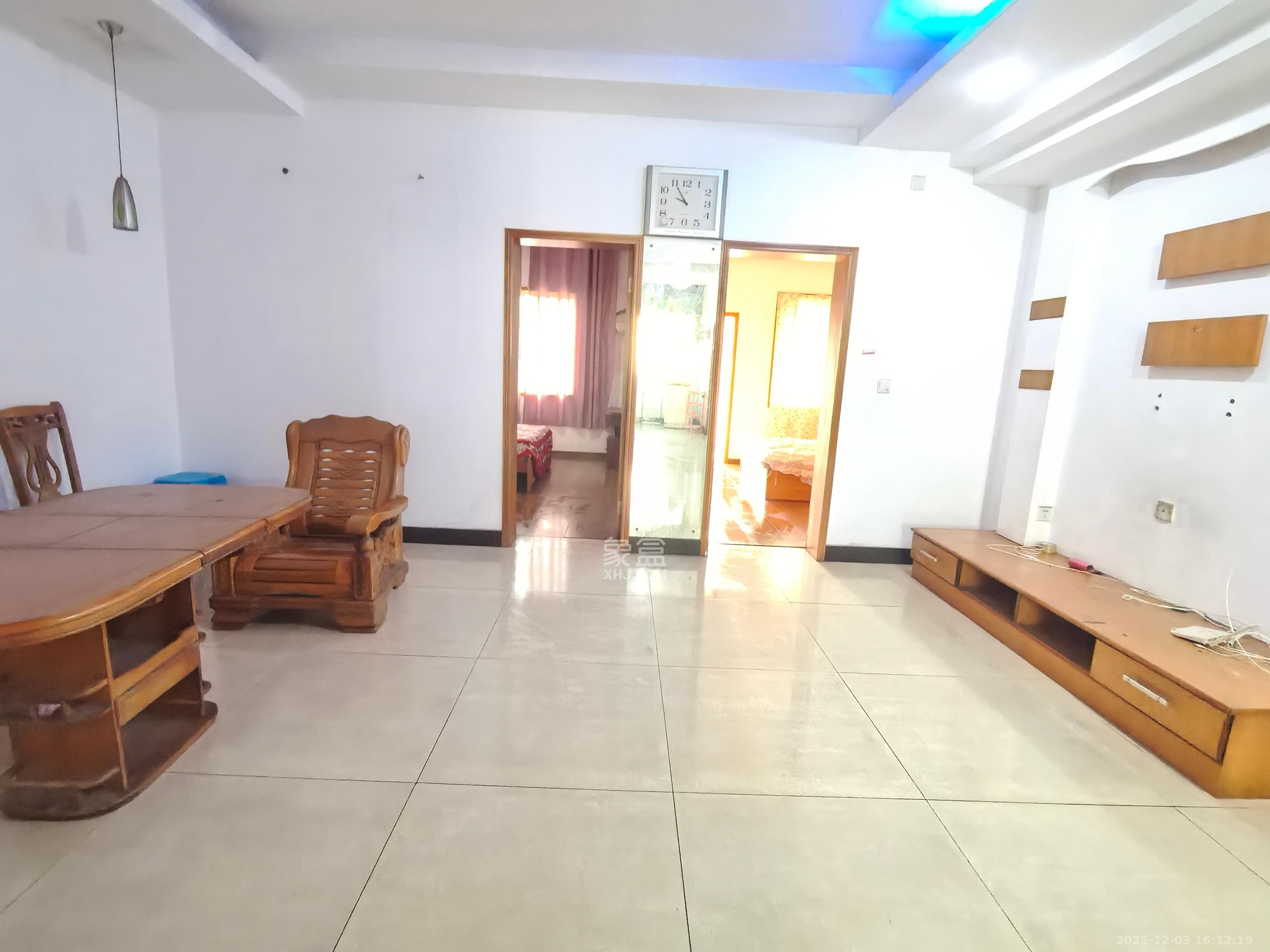 中南汽车世界 3室2厅1卫 1100.0元/月 中南汽车世界 3室2厅1卫 1100.0元/月室内图