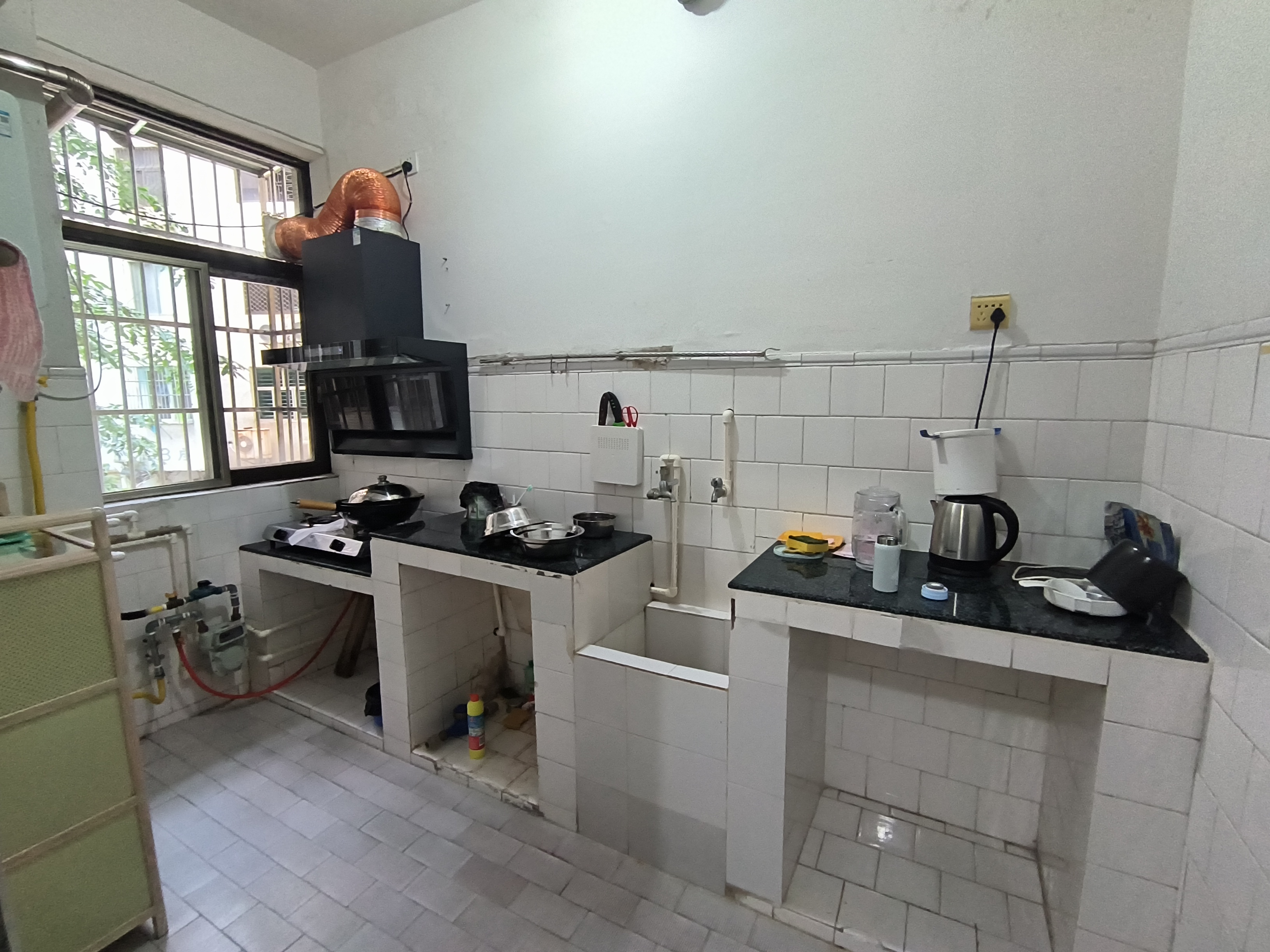 国贸新村  3室2厅1卫    180.0万客厅