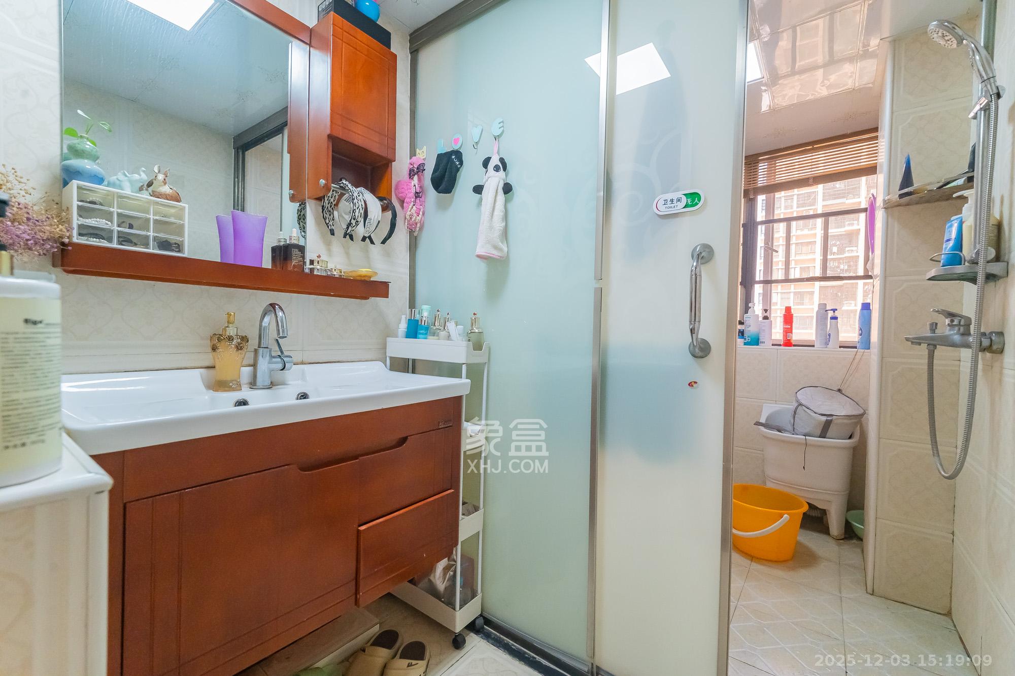 深业睿城  4室2厅1卫    2500.0元/月