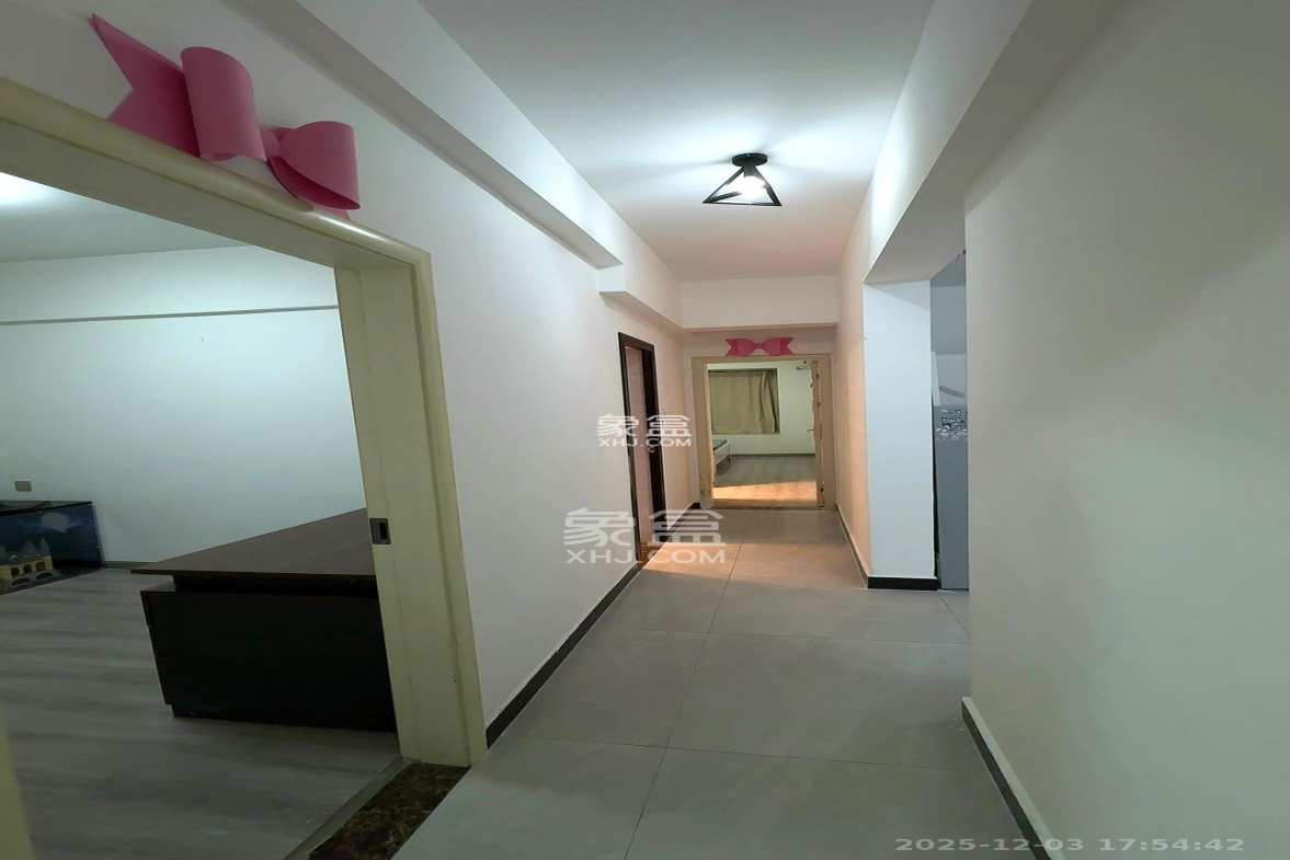 碧桂园公园壹号(凯怡茗苑) 3室2厅2卫 2000.0元/月 碧桂园公园壹号(凯怡茗苑) 3室2厅2卫 2000.0元/月室内图