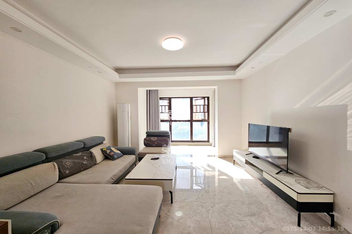 明昇壹城(明昇时代广场)二期 3室2厅2卫 150.0万 明昇壹城(明昇时代广场)二期 3室2厅2卫 150.0万客厅