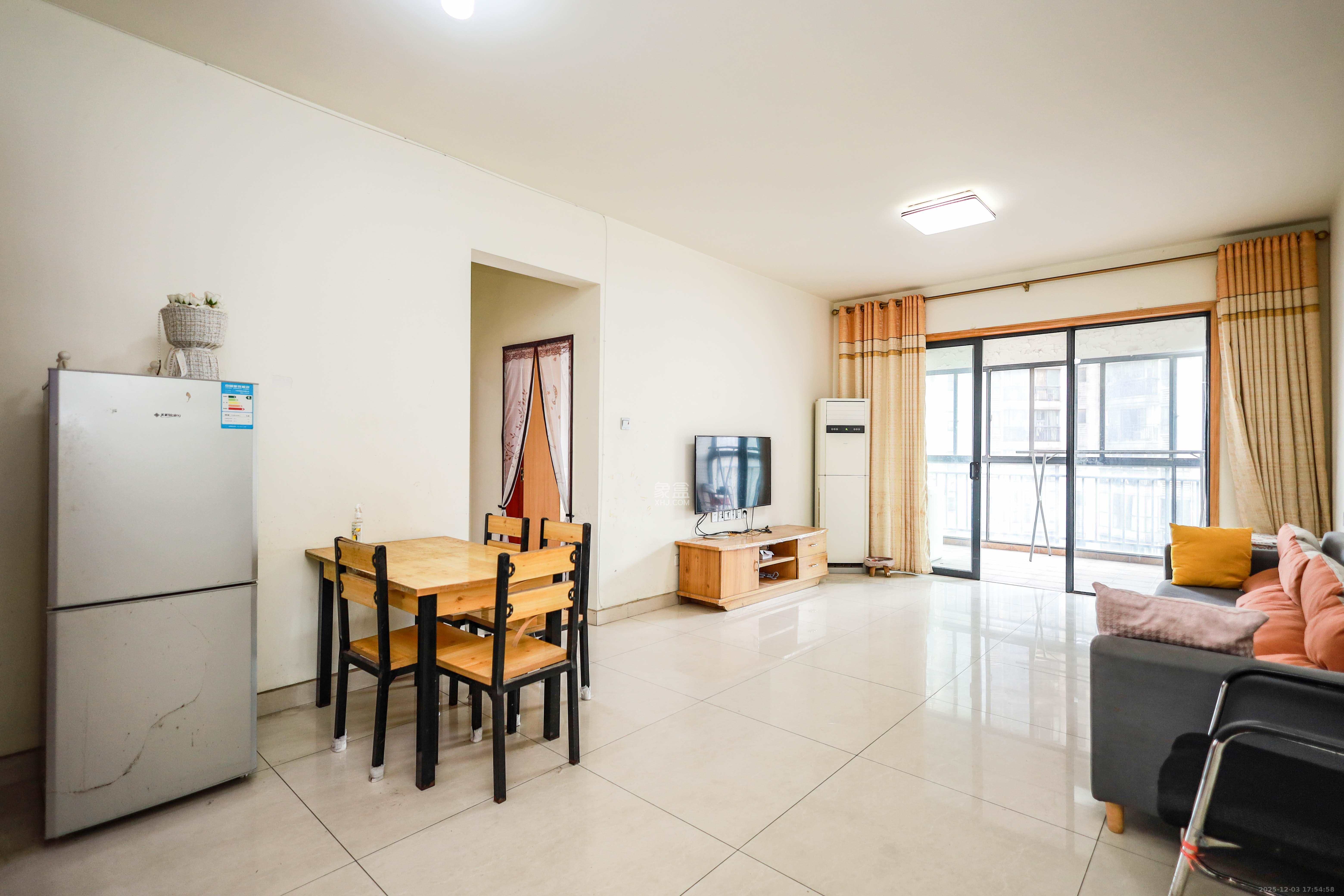 莱茵城  3室2厅1卫    59.8万客厅