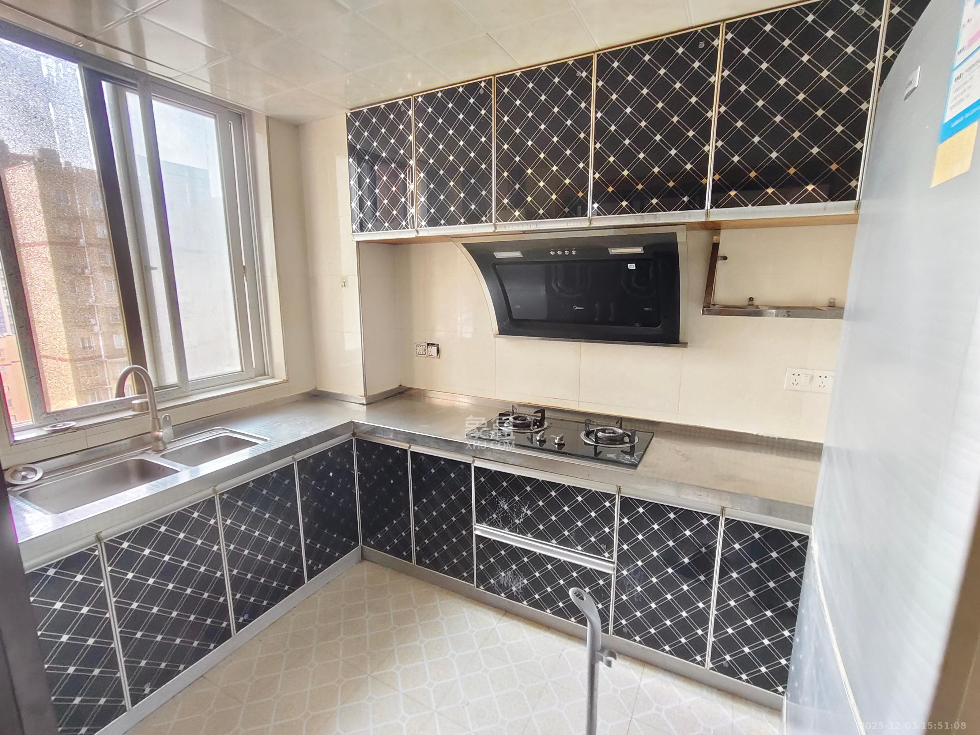 谷山乐园二期  3室2厅1卫    2000.0元/月室内图