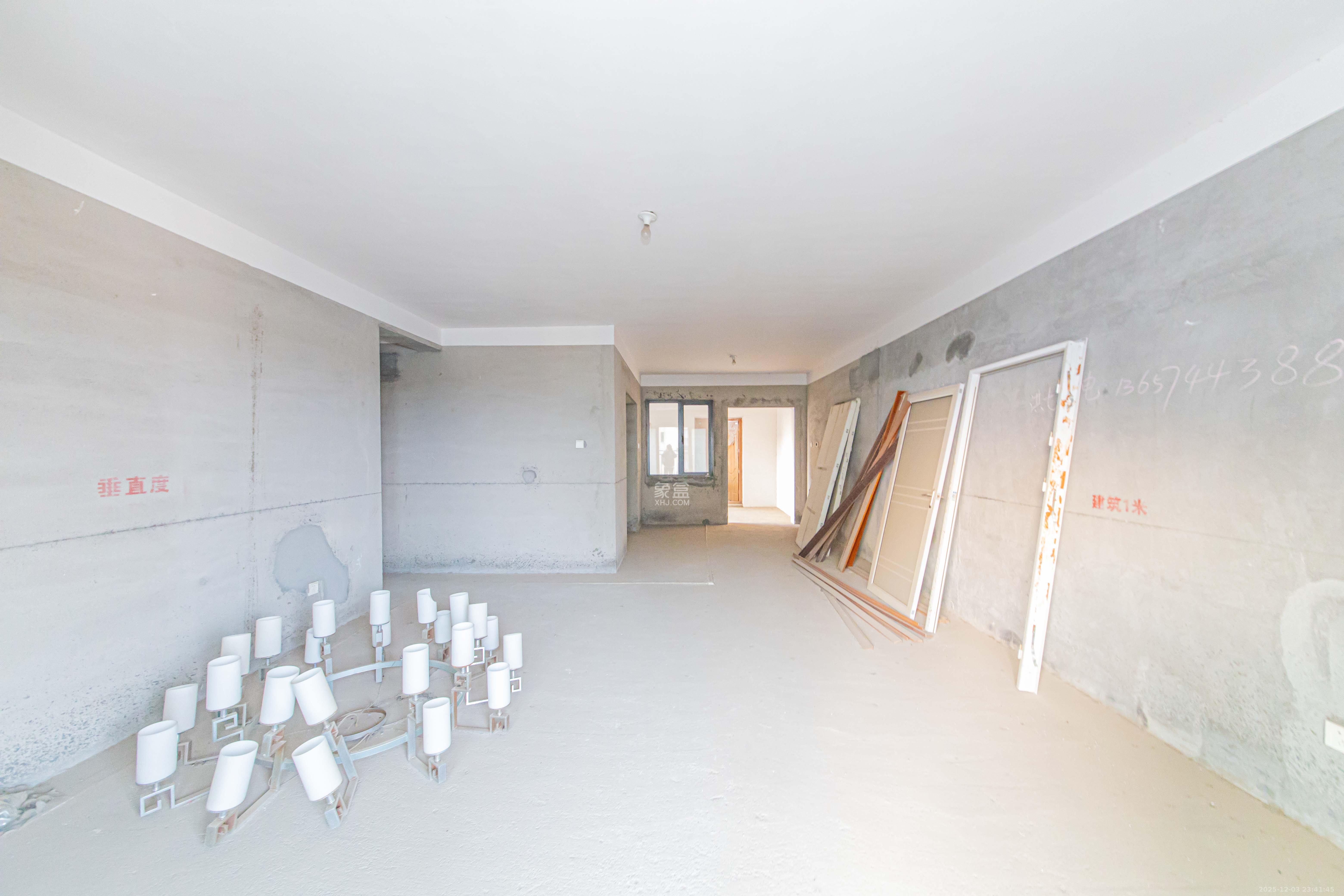 九峰远见 4室2厅2卫 230.0万 九峰远见 4室2厅2卫 230.0万客厅