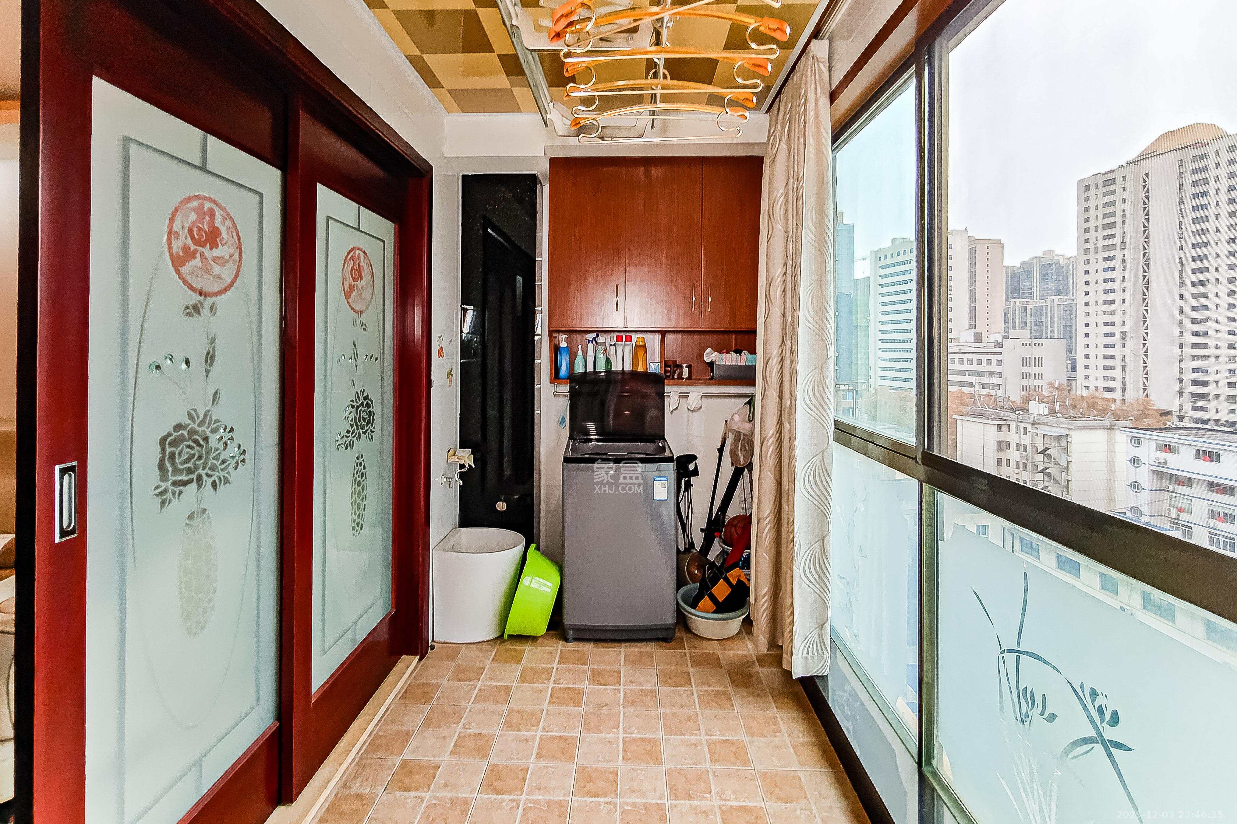 中天枫景园 4室2厅2卫 328.0万 中天枫景园 4室2厅2卫 328.0万阳台