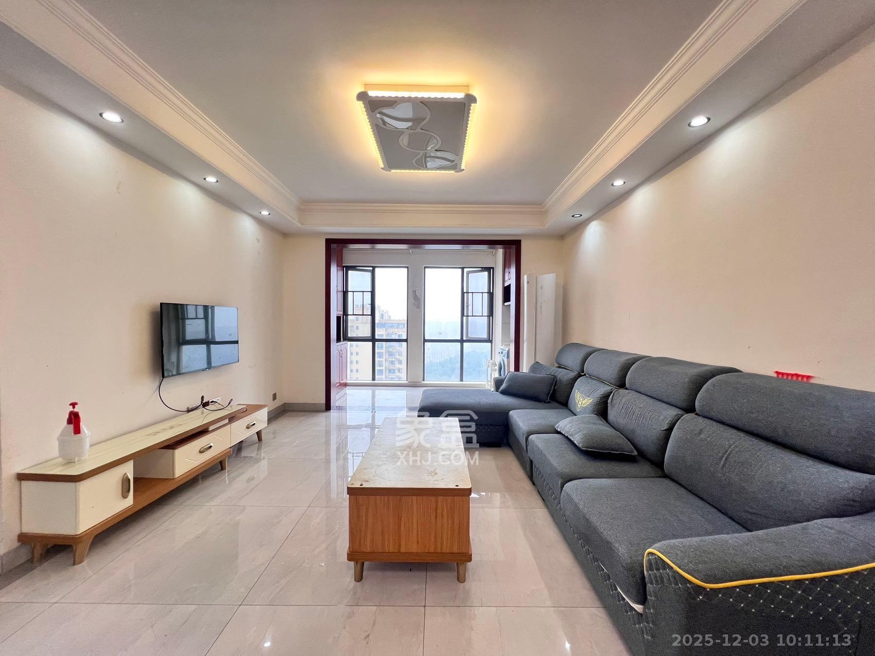 西湖鸿运佳苑  3室2厅2卫    2300.0元/月