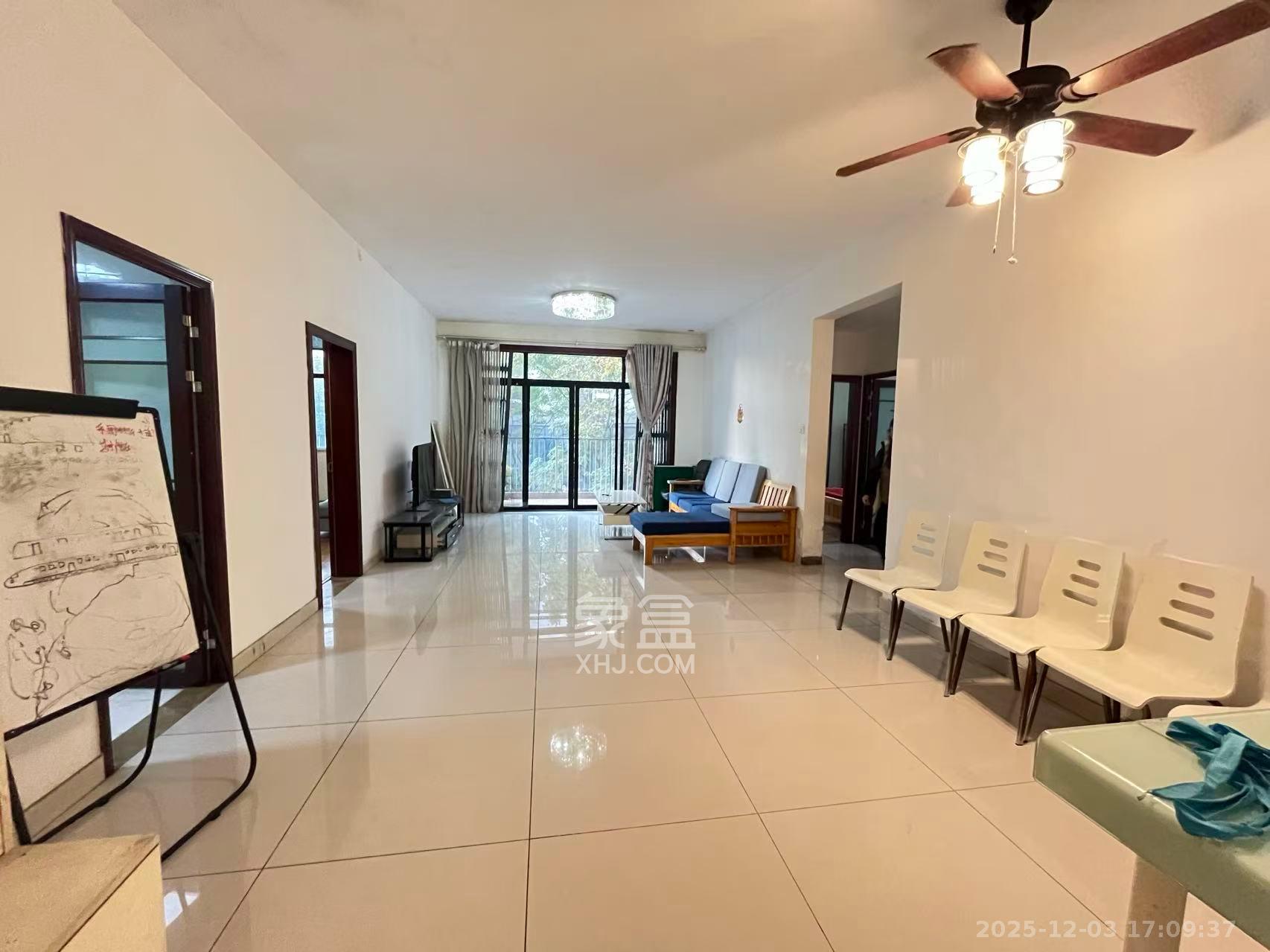 阳光100三期  3室2厅2卫    2700.0元/月