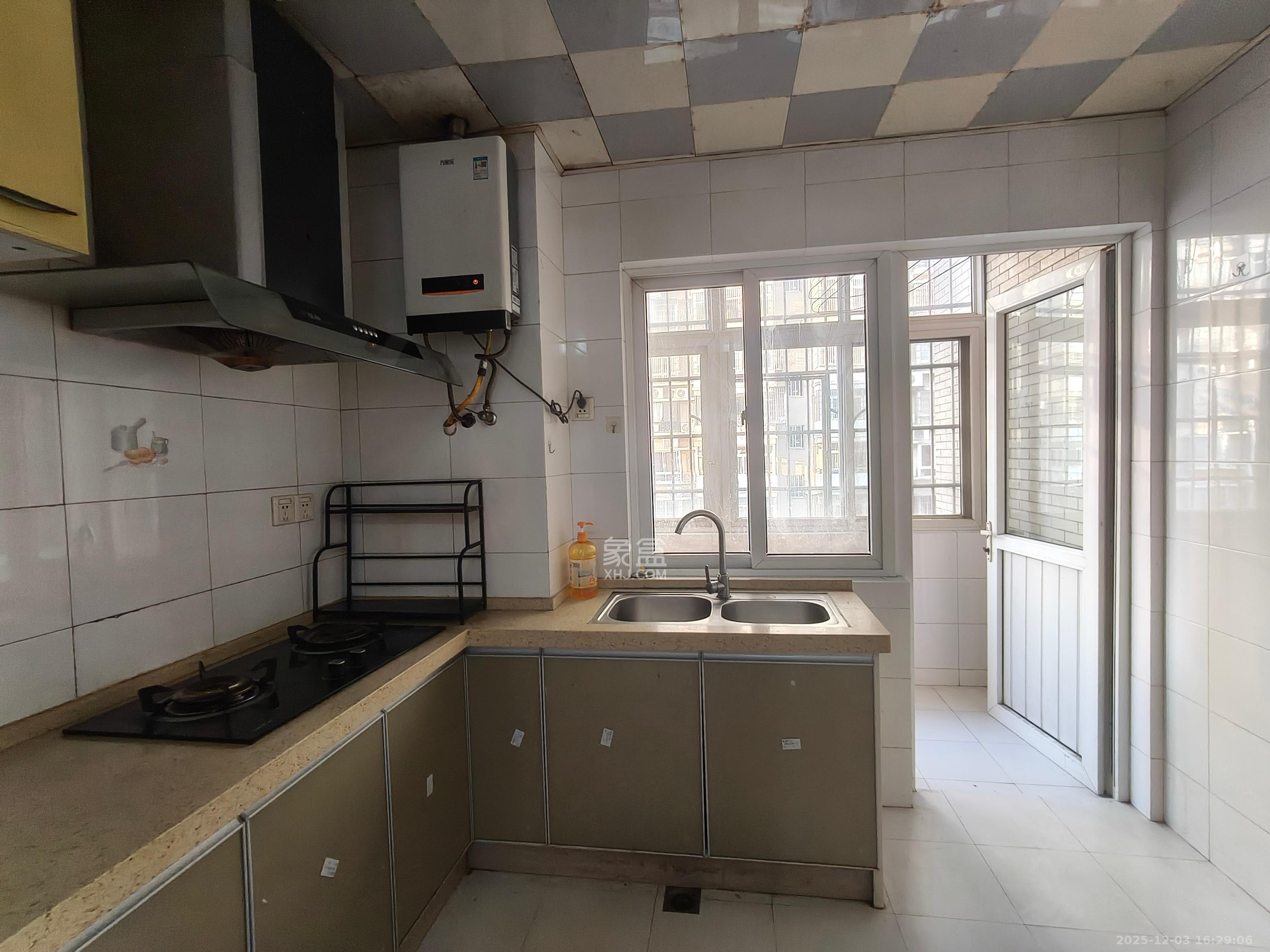 晶华美地  2室2厅2卫    1500.0元/月室内图