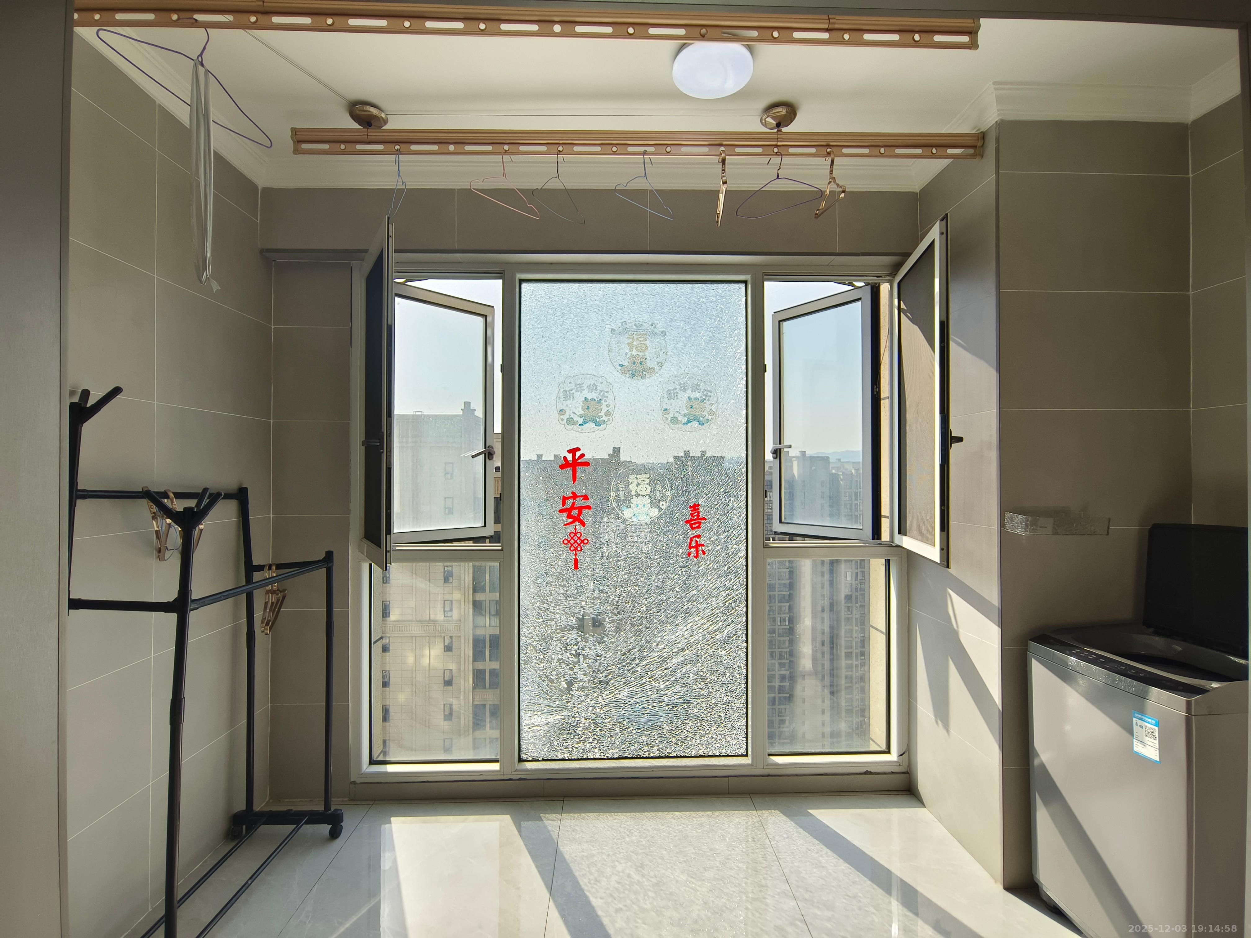 明发阅江悦府  3室2厅1卫    2400.0元/月室内图1