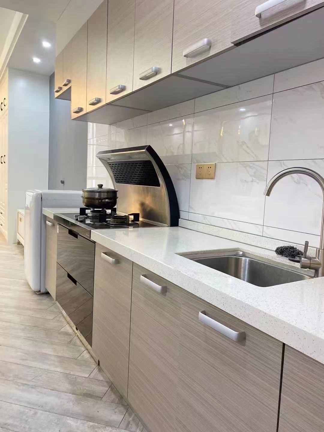 华南城市广场 1室0厅0卫 1700.0元/月 华南城市广场 1室0厅0卫 1700.0元/月室内图