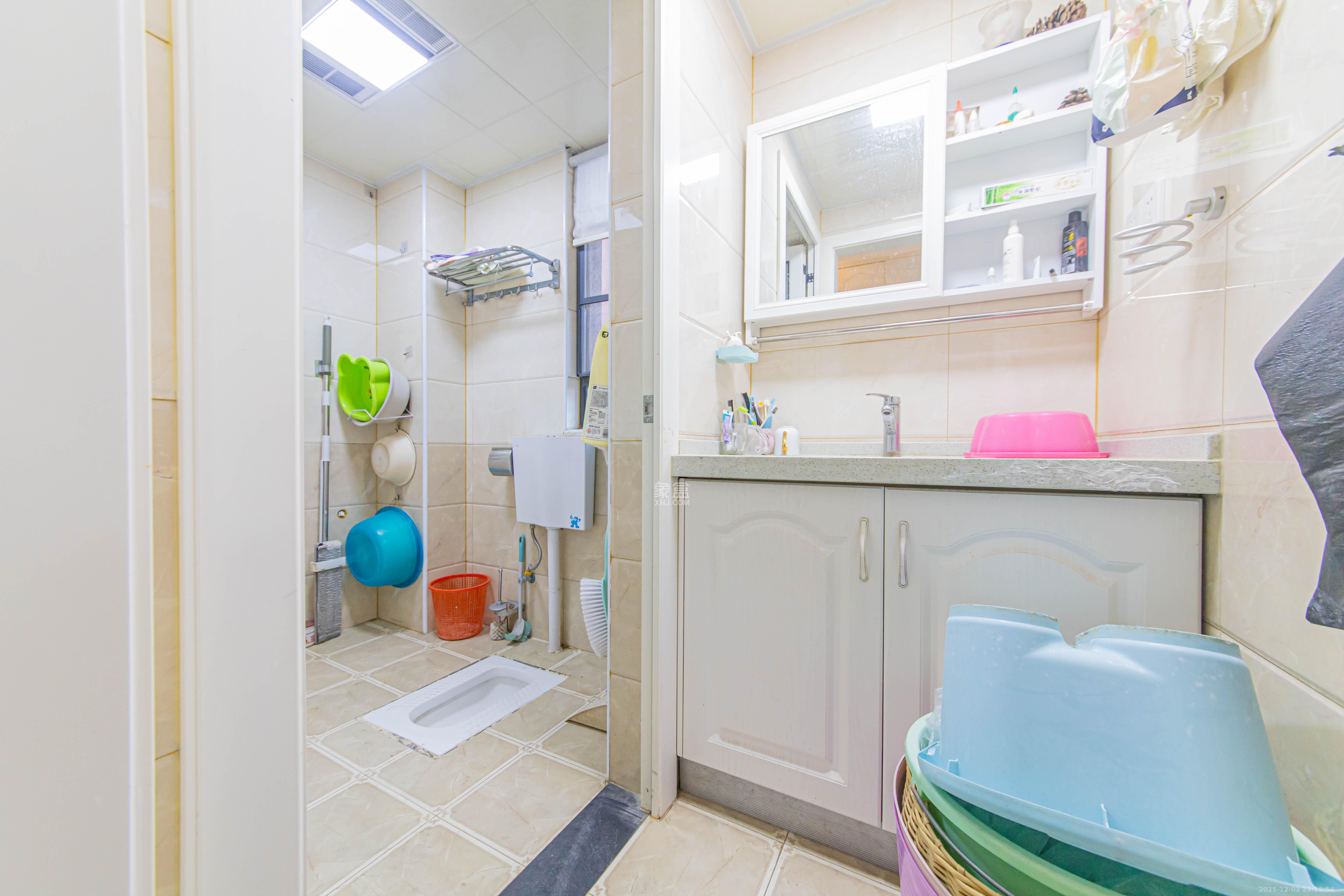 汇金城/嘉华城二期 4室2厅2卫 148.0万 汇金城/嘉华城二期 4室2厅2卫 148.0万卫生间