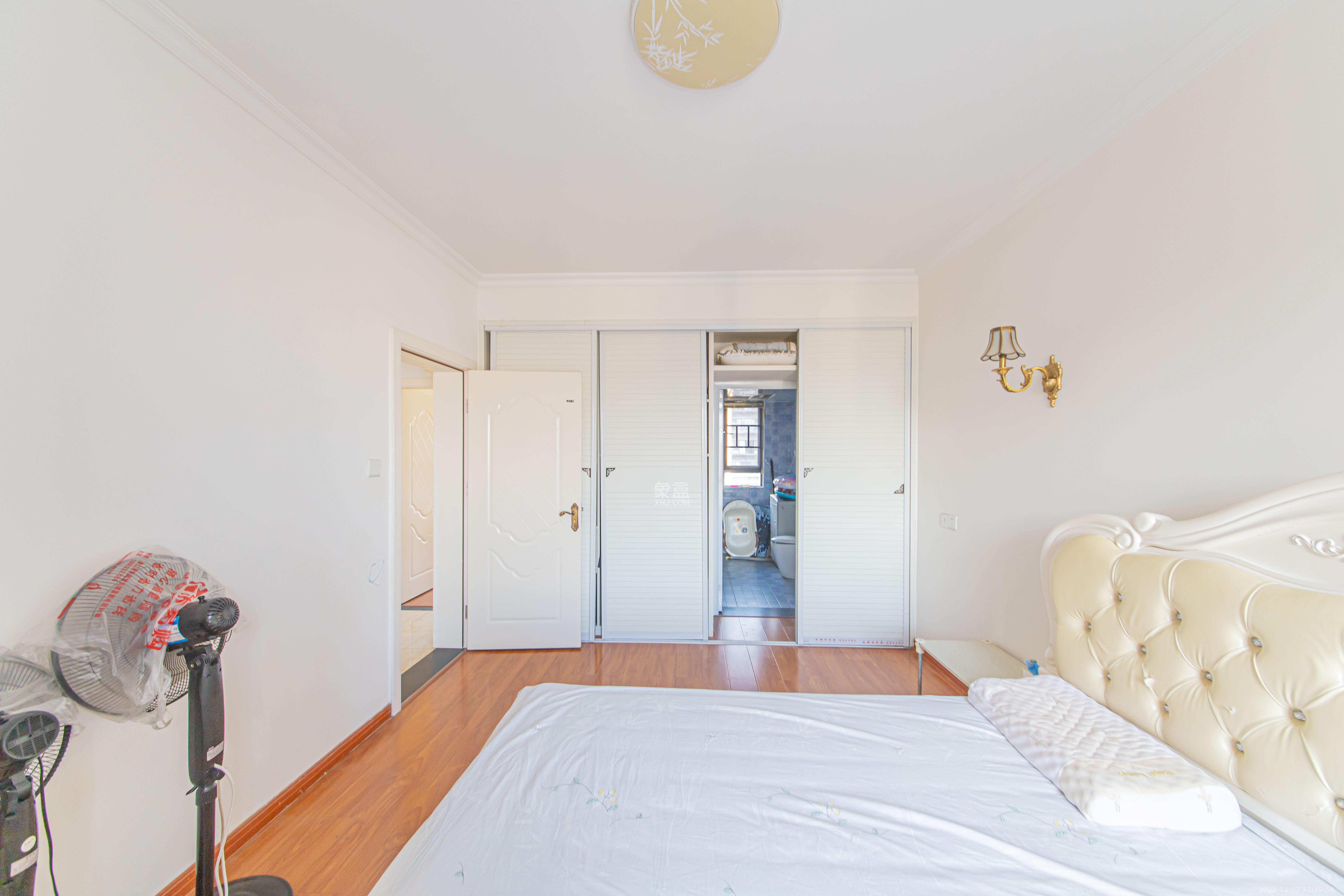 汇金城/嘉华城二期 4室2厅2卫 148.0万 汇金城/嘉华城二期 4室2厅2卫 148.0万卧室