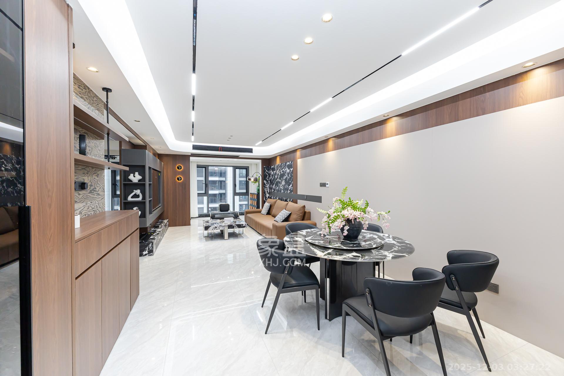 越秀湘江星汇城二期  4室2厅2卫    129.8万客厅