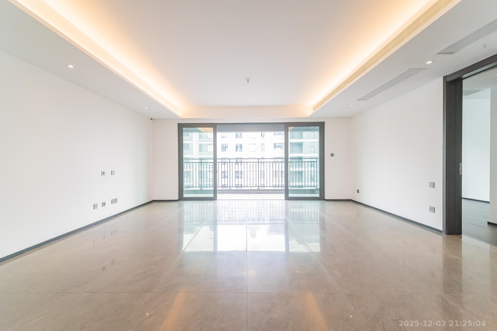 万科松湖天地  4室2厅3卫    260.0万