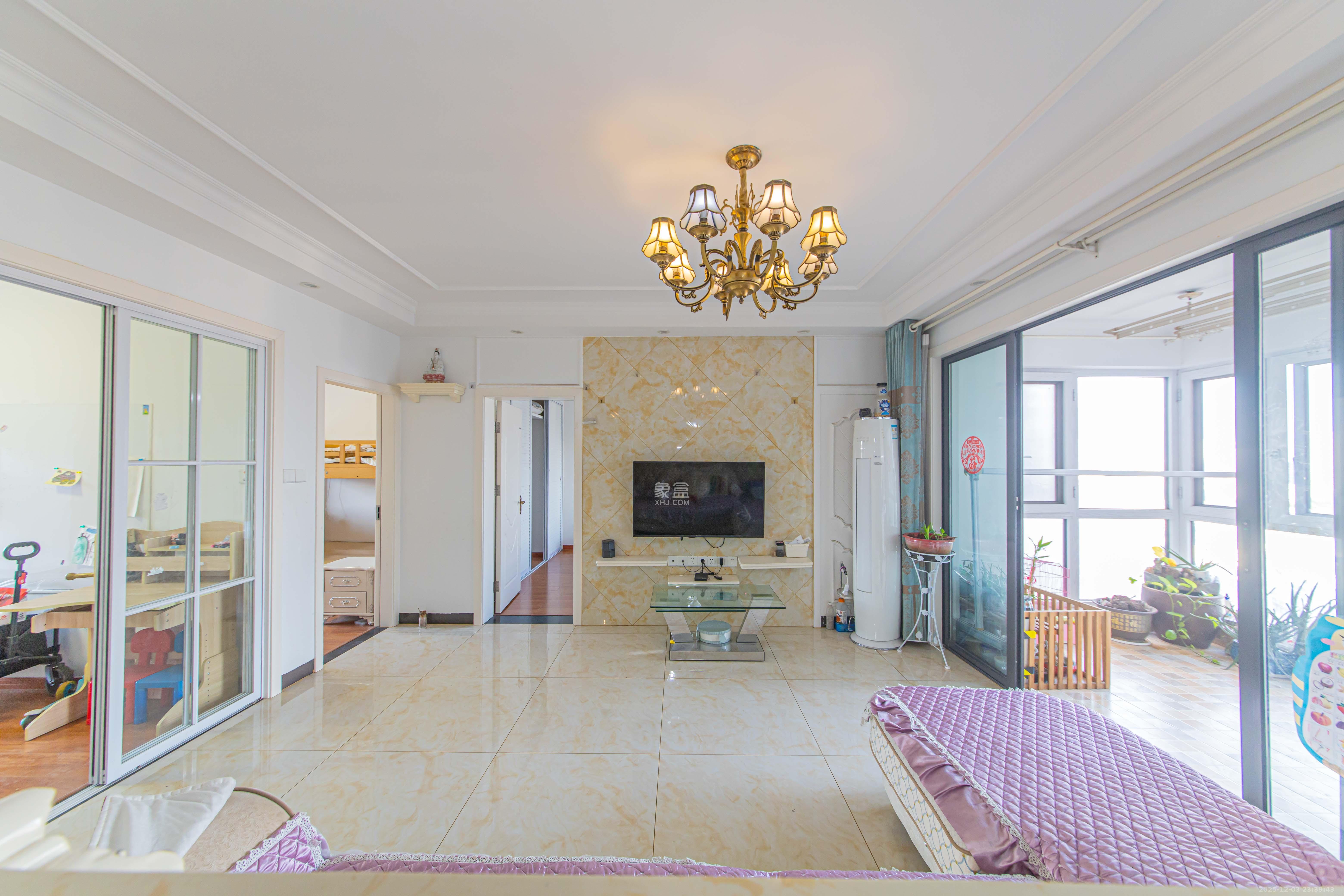 汇金城/嘉华城二期 4室2厅2卫 148.0万 汇金城/嘉华城二期 4室2厅2卫 148.0万客厅