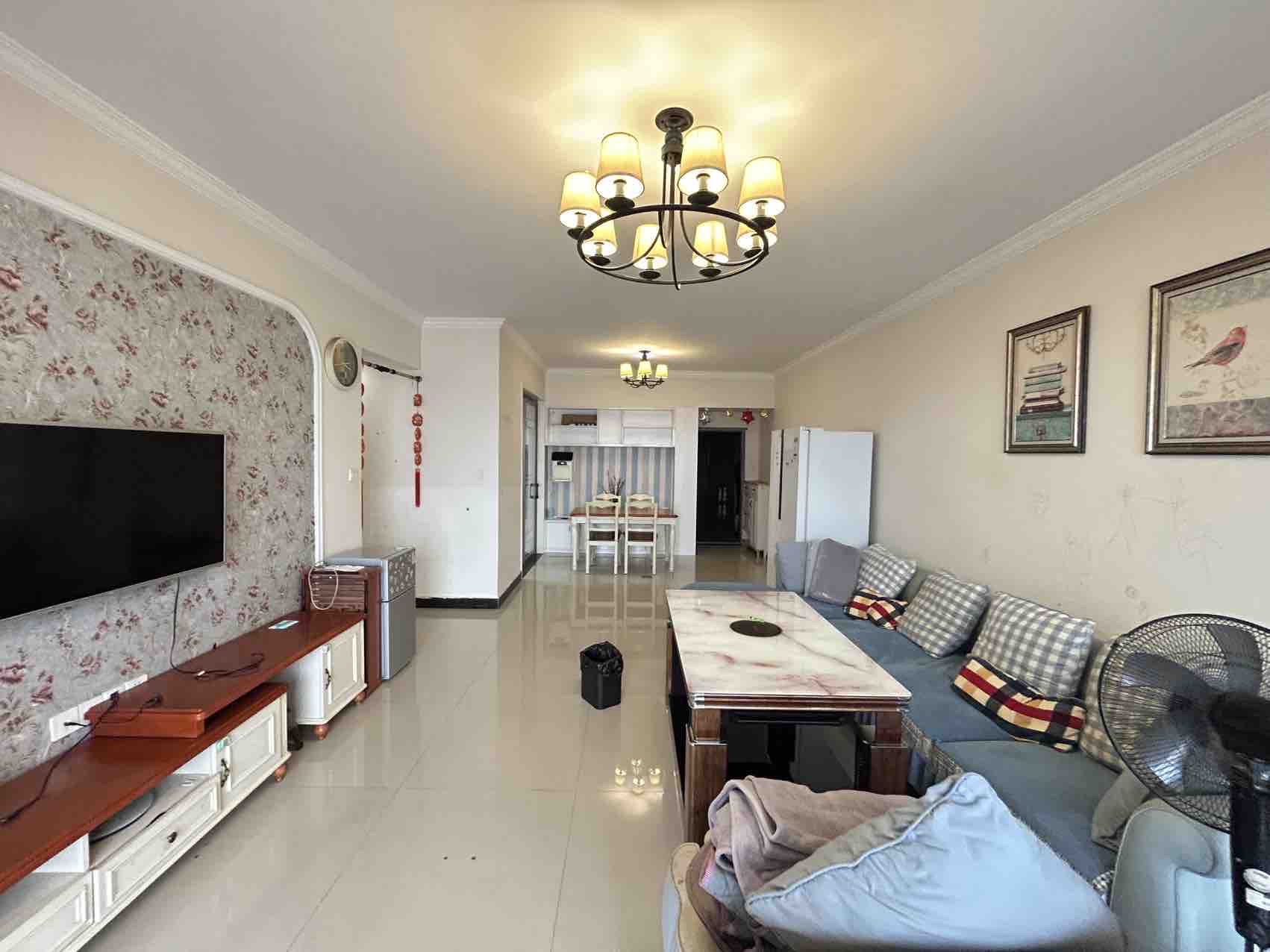 逸臣广场 3室2厅2卫 2200.0元/月 逸臣广场 3室2厅2卫 2200.0元/月室内图