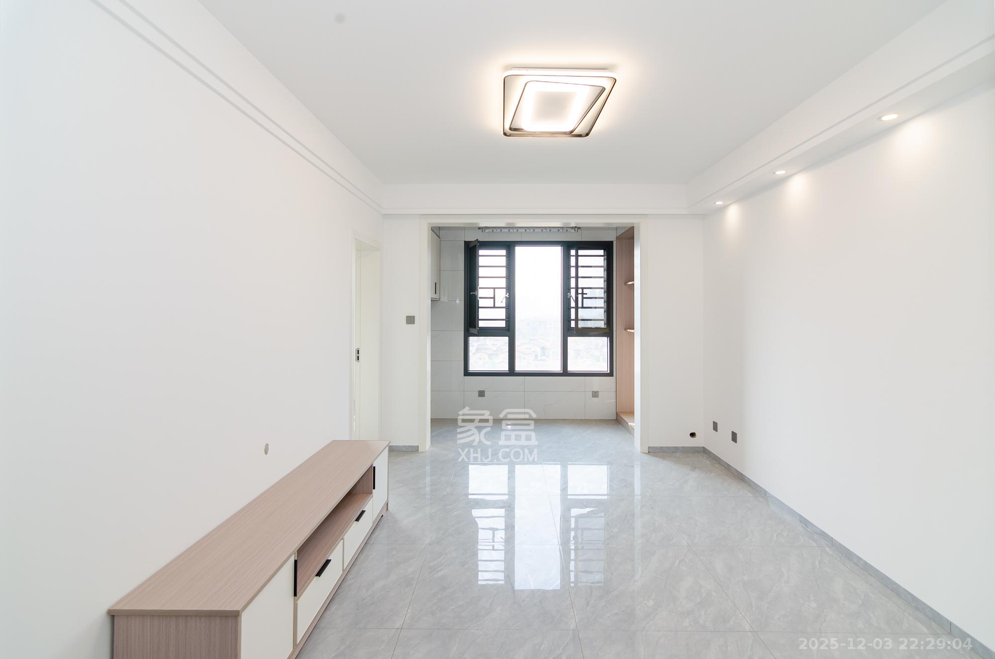 金地三千府（金地湖山樾、金地自在城）  3室2厅1卫    51.8万客厅