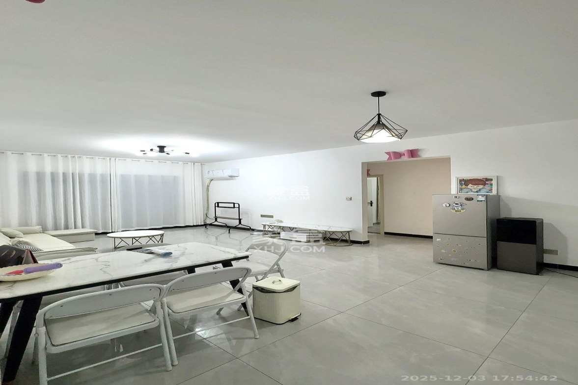 碧桂园公园壹号(凯怡茗苑) 3室2厅2卫 2000.0元/月 碧桂园公园壹号(凯怡茗苑) 3室2厅2卫 2000.0元/月室内图