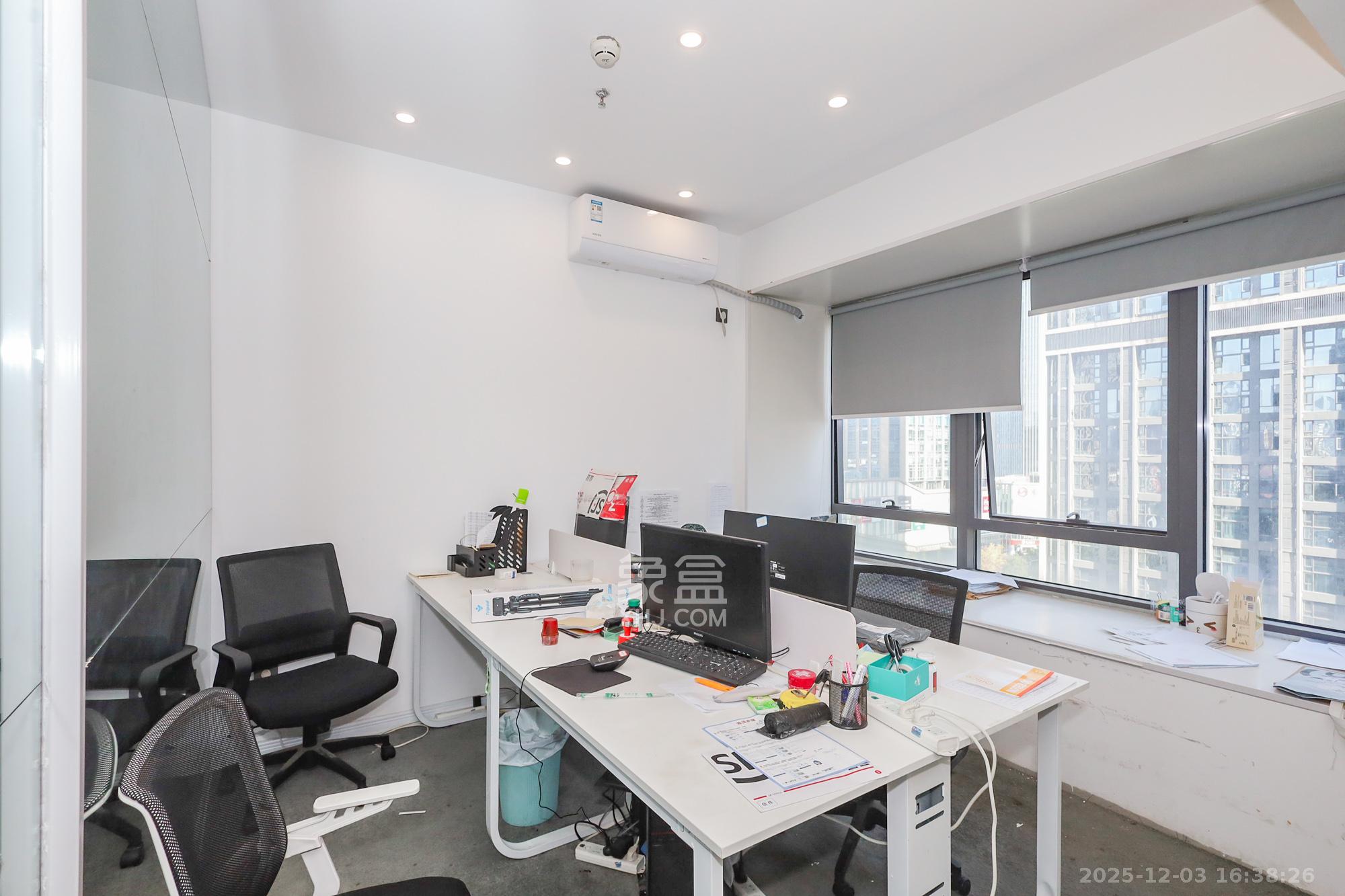 龙湖铂金岛  1室1厅1卫    28.0万卧室