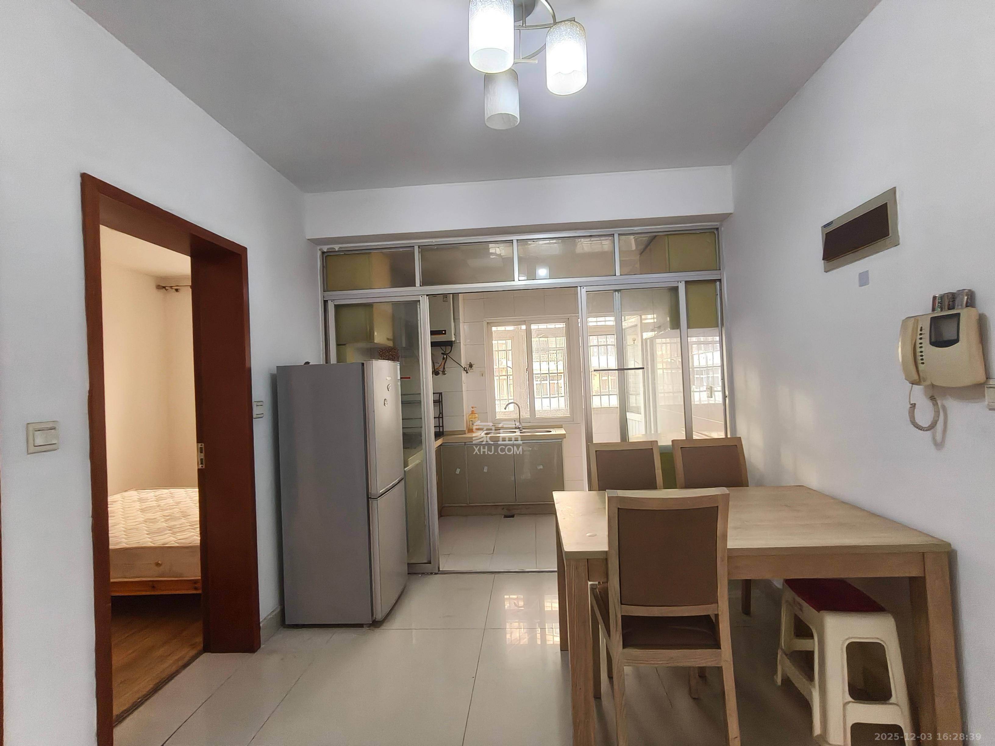 晶华美地  2室2厅2卫    1500.0元/月室内图