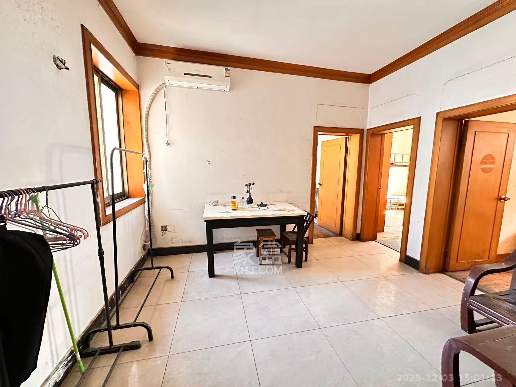 湘绣研究所宿舍北院 3室1厅1卫 1500.0元/月 湘绣研究所宿舍北院 3室1厅1卫 1500.0元/月室内图