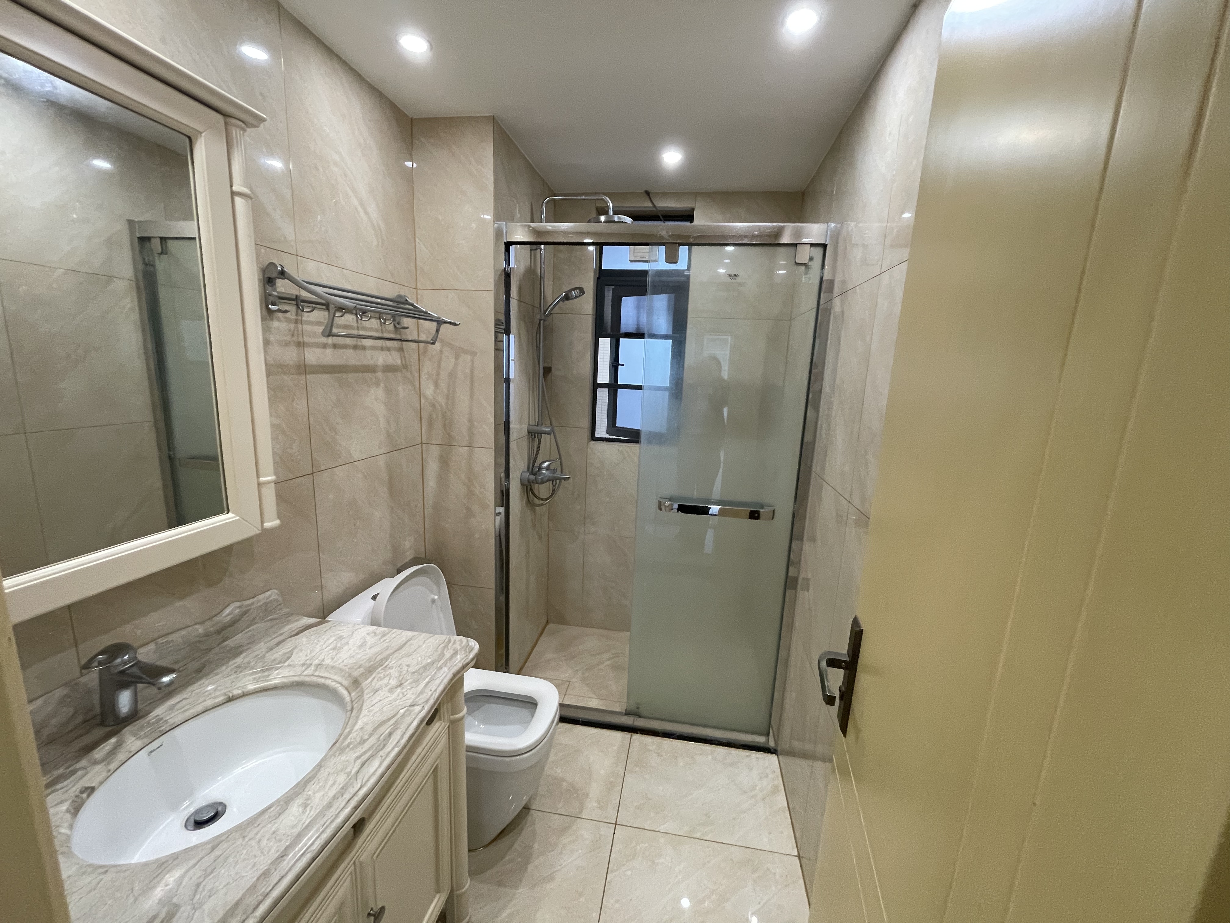 观澜湖中央公园  3室3厅2卫    288.0万客厅