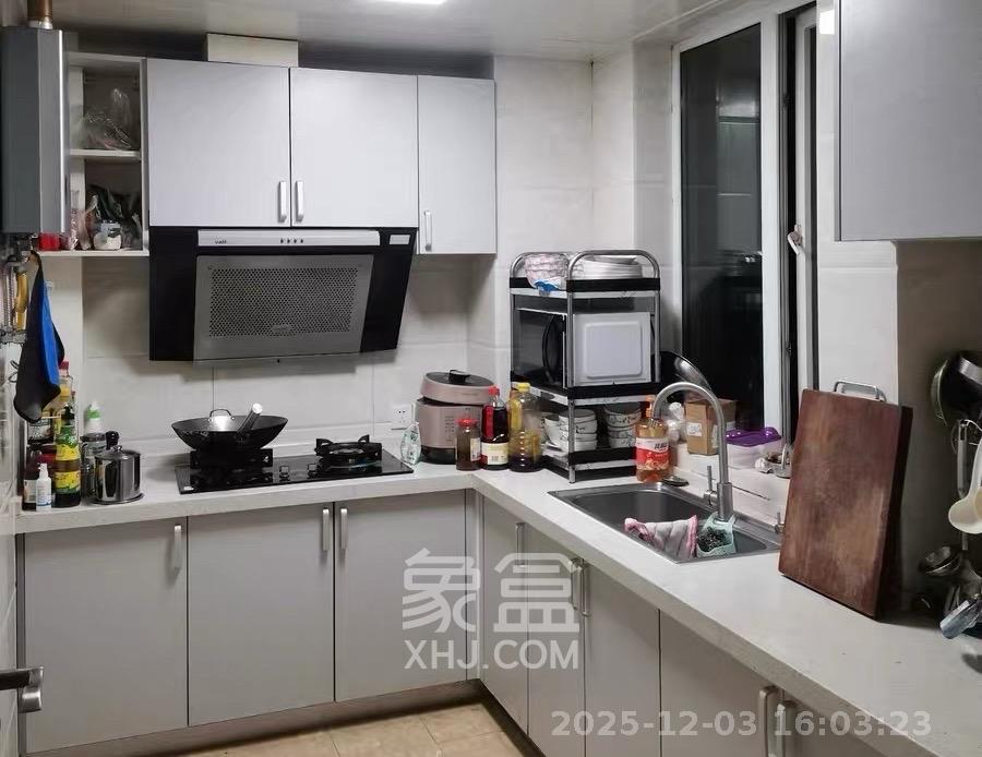 丽发新城  2室2厅1卫    1800.0元/月室内图