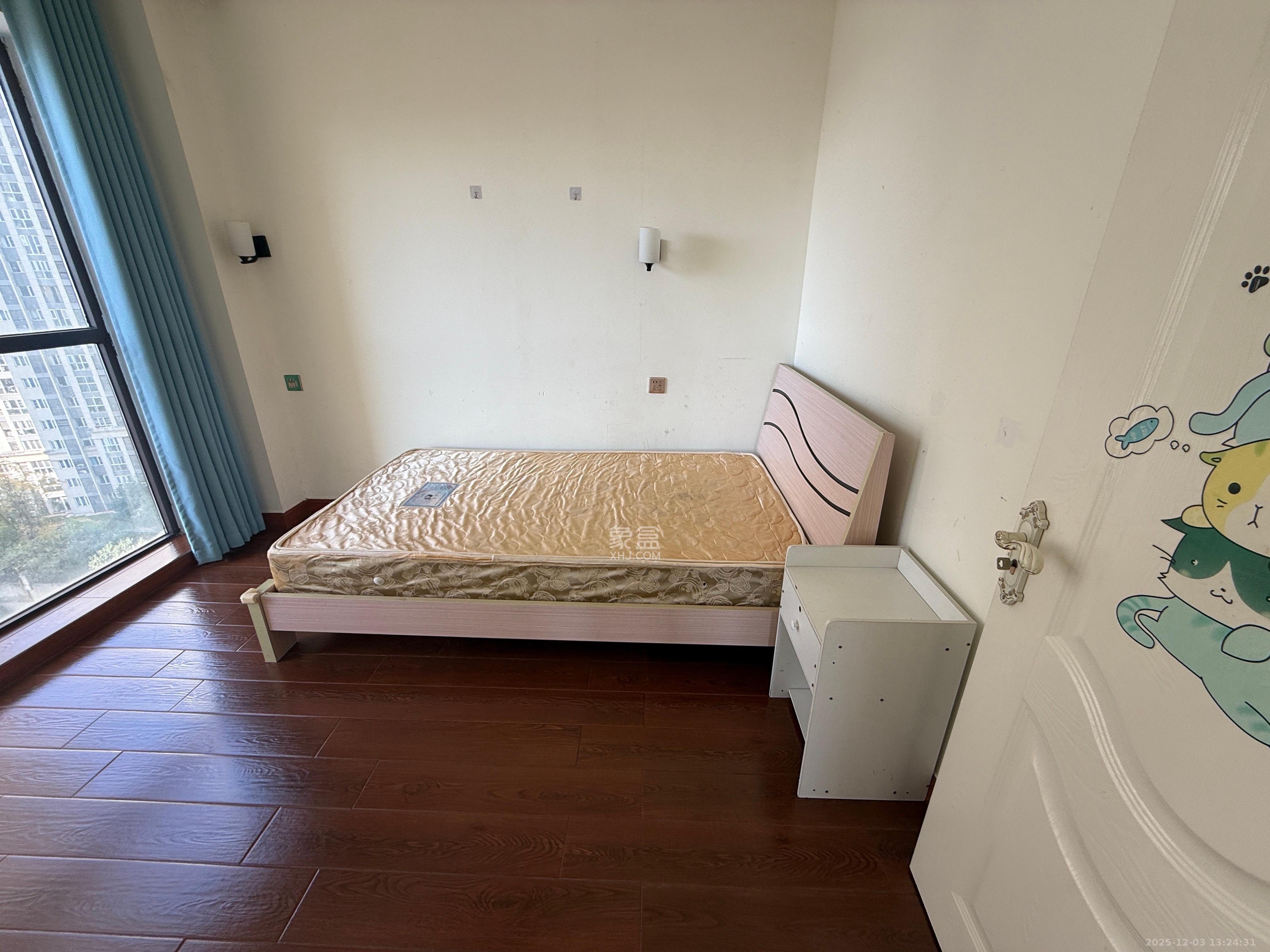 芙蓉别墅山庄(嘉湘华庭) 3室2厅1卫 3000.0元/月 芙蓉别墅山庄(嘉湘华庭) 3室2厅1卫 3000.0元/月室内图