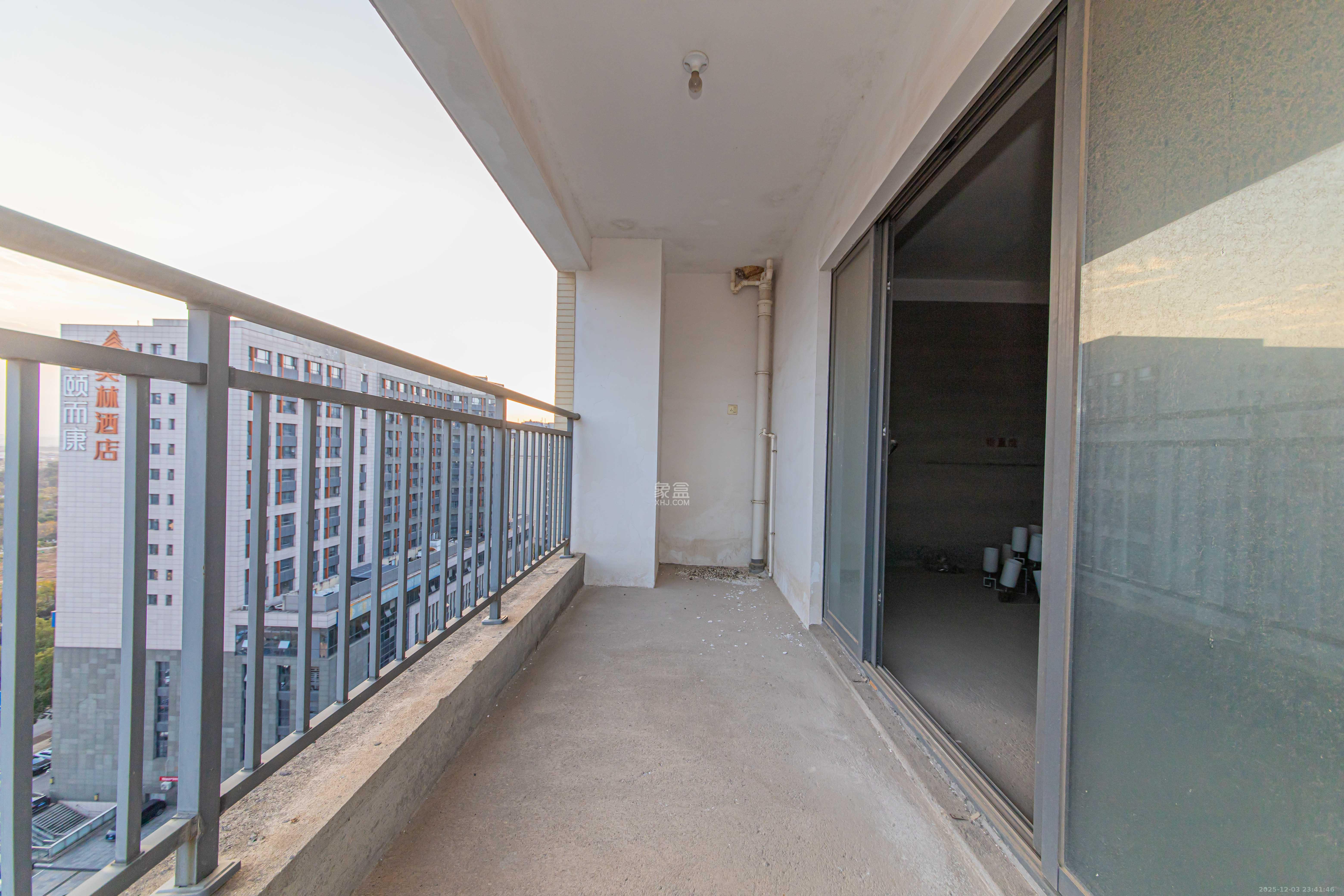 九峰远见 4室2厅2卫 230.0万 九峰远见 4室2厅2卫 230.0万阳台