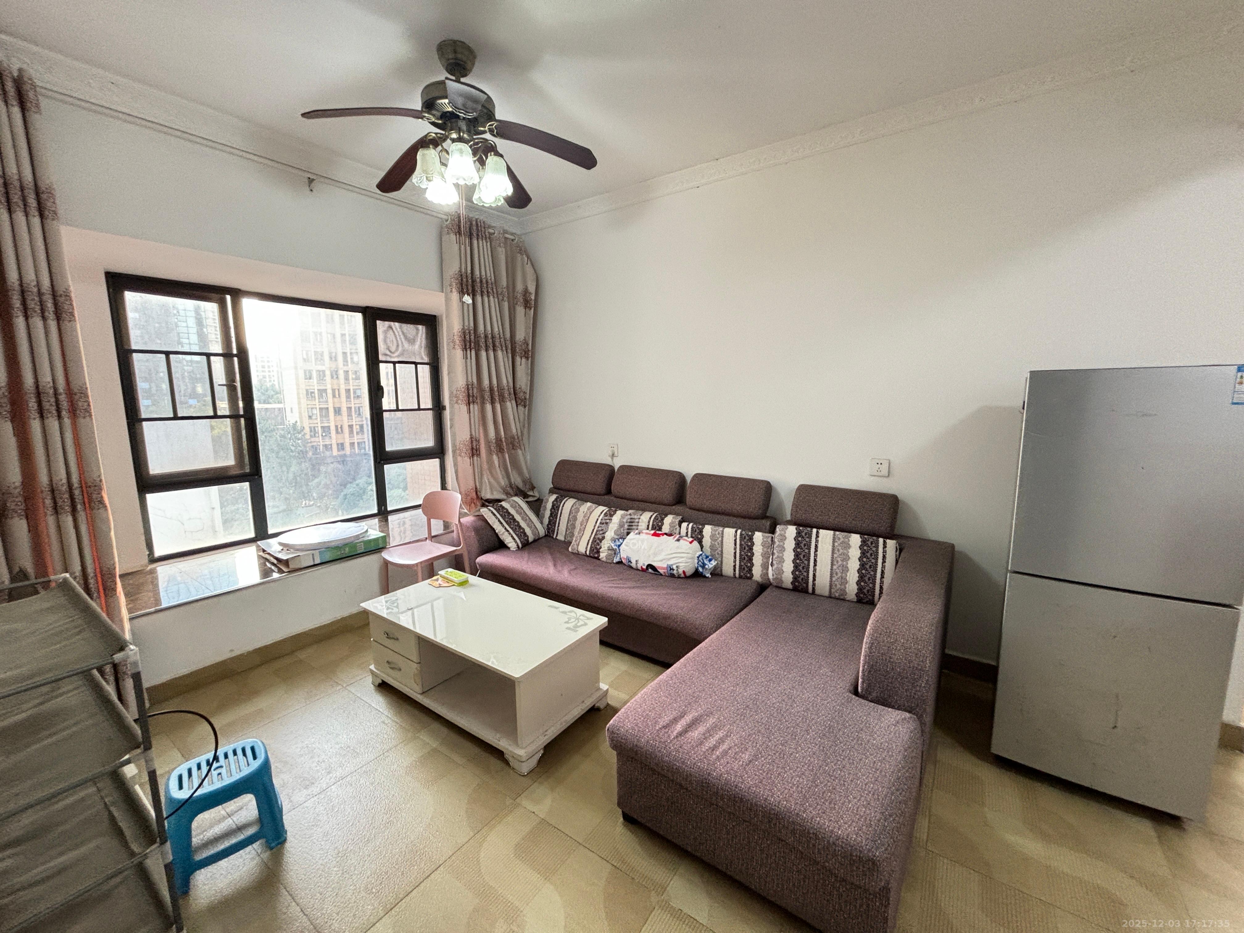 荣盛花语馨苑 1室2厅1卫 2000.0元/月 荣盛花语馨苑 1室2厅1卫 2000.0元/月室内图