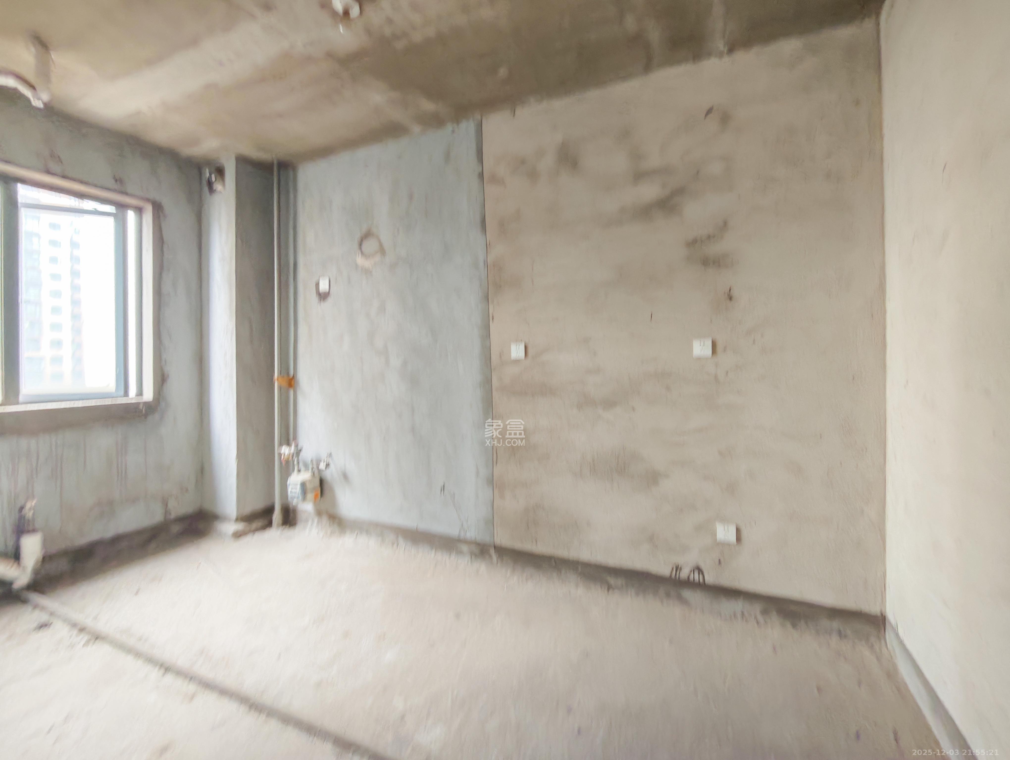 佳辉丽景鑫城 5室2厅3卫 100.0万 佳辉丽景鑫城 5室2厅3卫 100.0万卧室