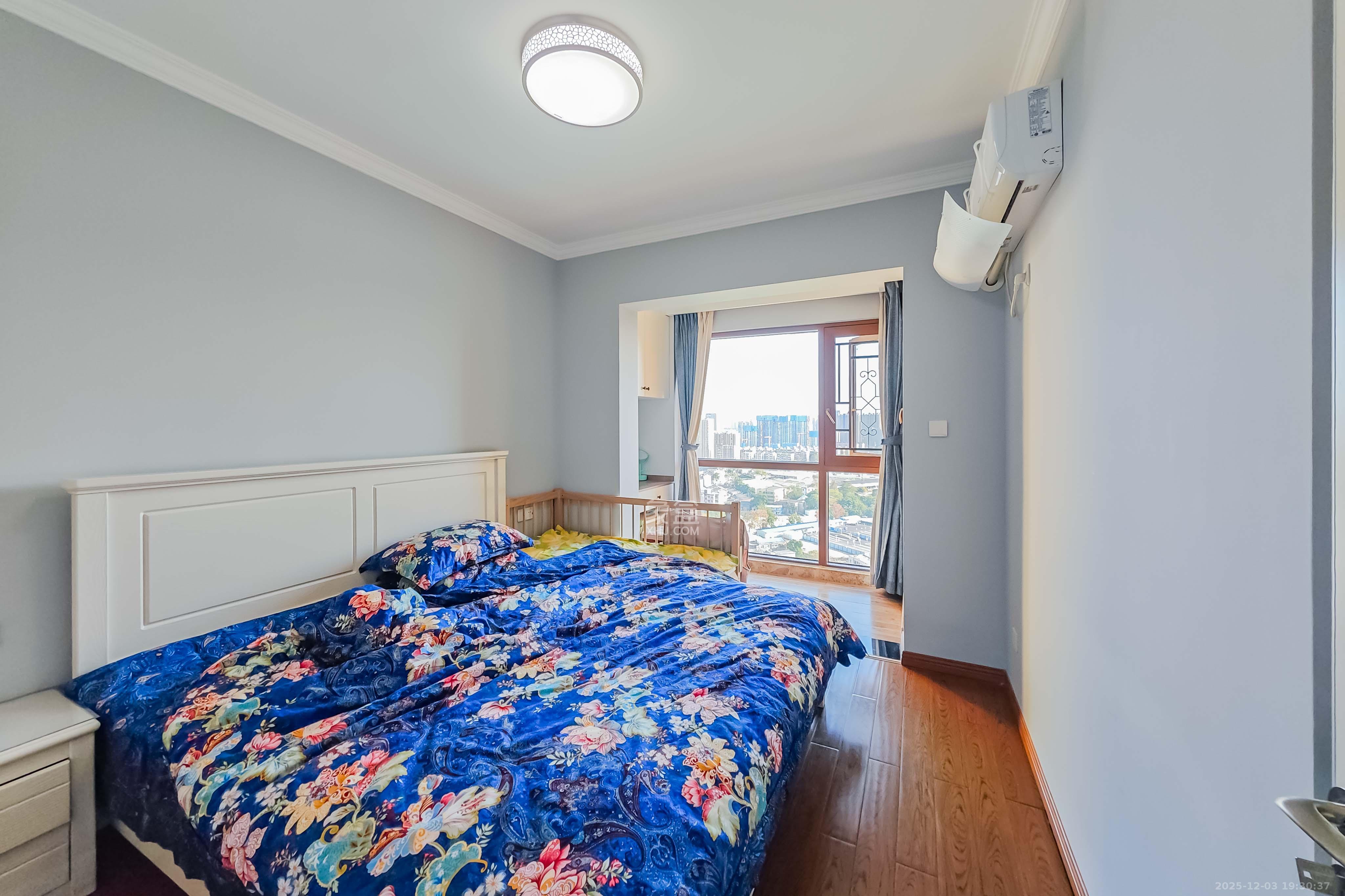 叠彩兰亭  1室2厅2卫    105.0万卧室