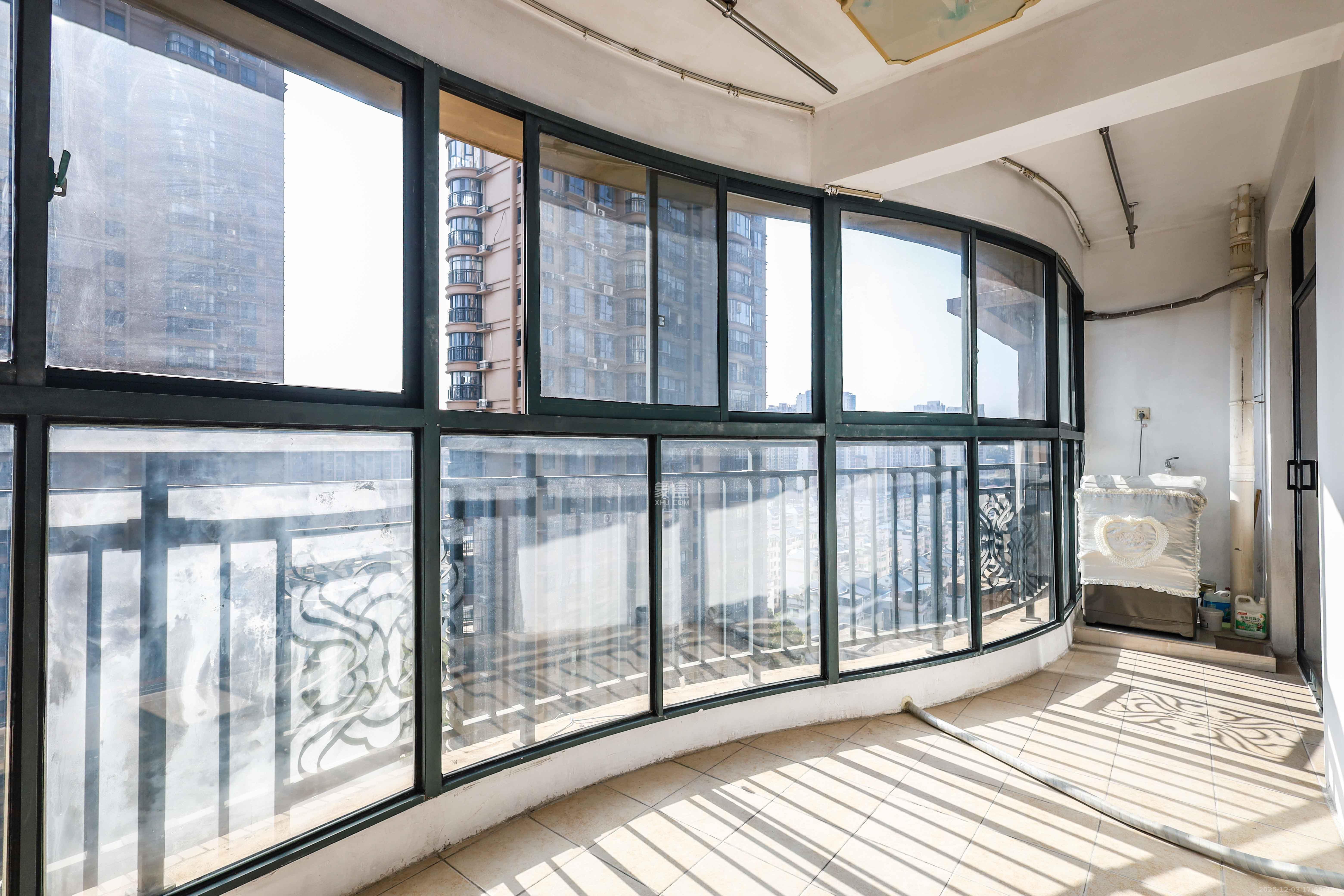 永祺西京  4室2厅2卫    155.0万阳台