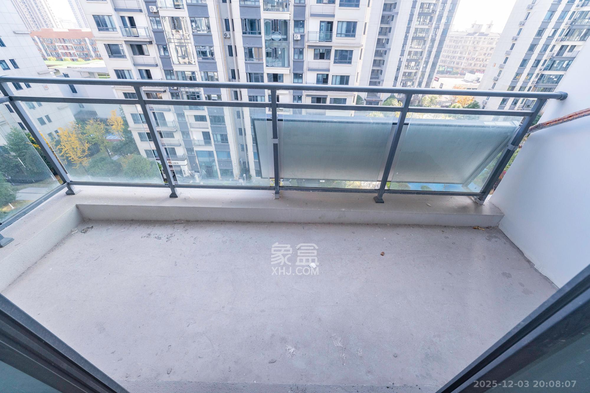 旭辉汇樾城 6室2厅3卫 135.0万 旭辉汇樾城 6室2厅3卫 135.0万阳台