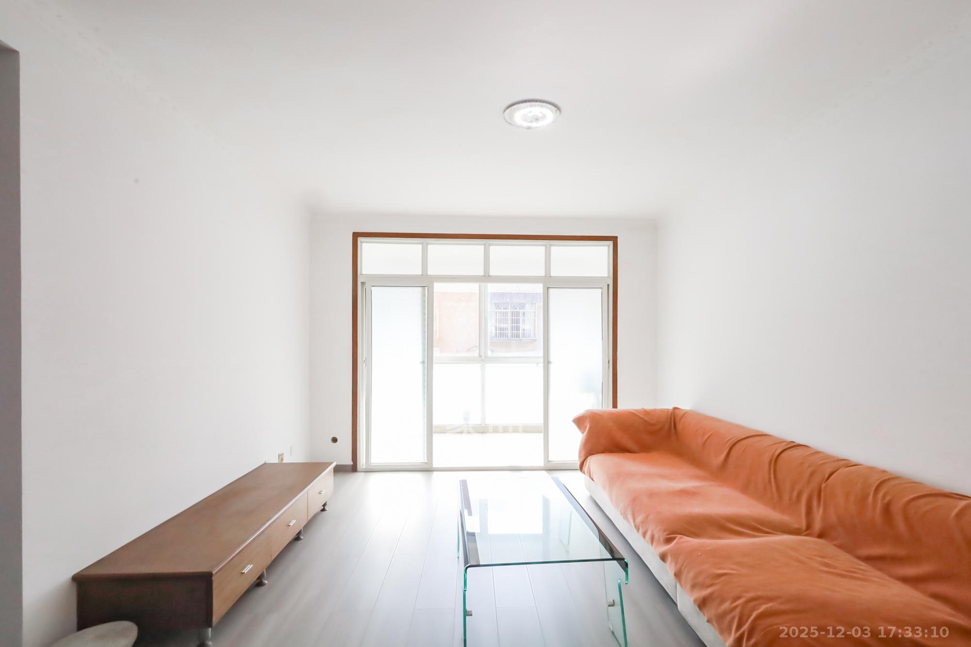 雄海花园  2室2厅1卫    70.0万