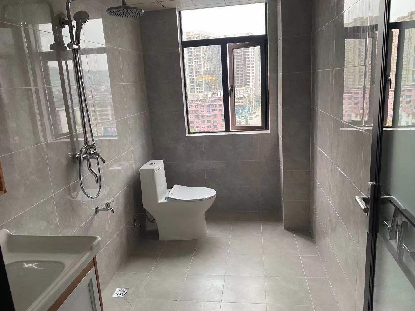 福天中央公馆 6室2厅2卫 3500.0元/月 福天中央公馆 6室2厅2卫 3500.0元/月室内图