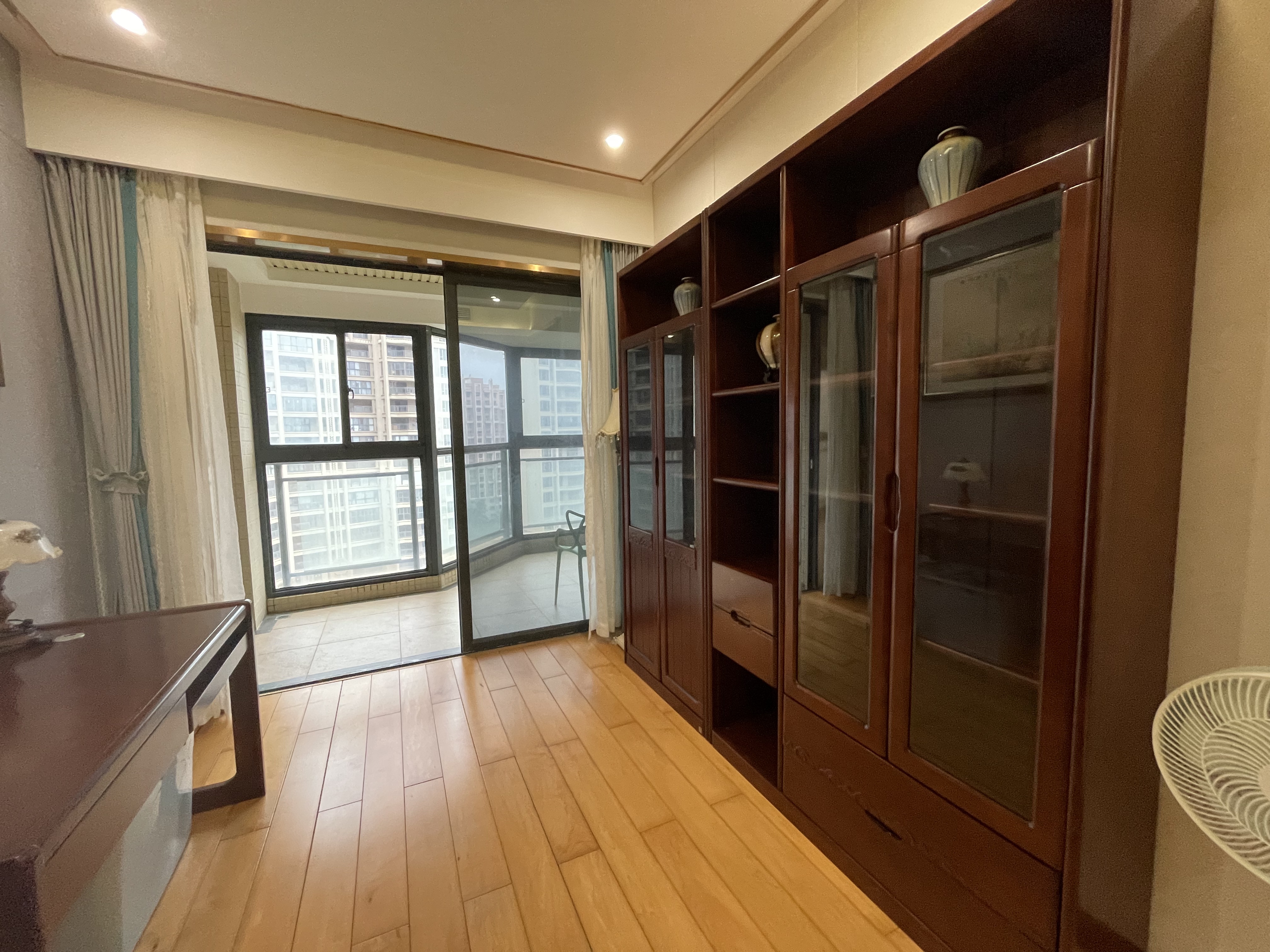 观澜湖中央公园  3室3厅2卫    288.0万客厅