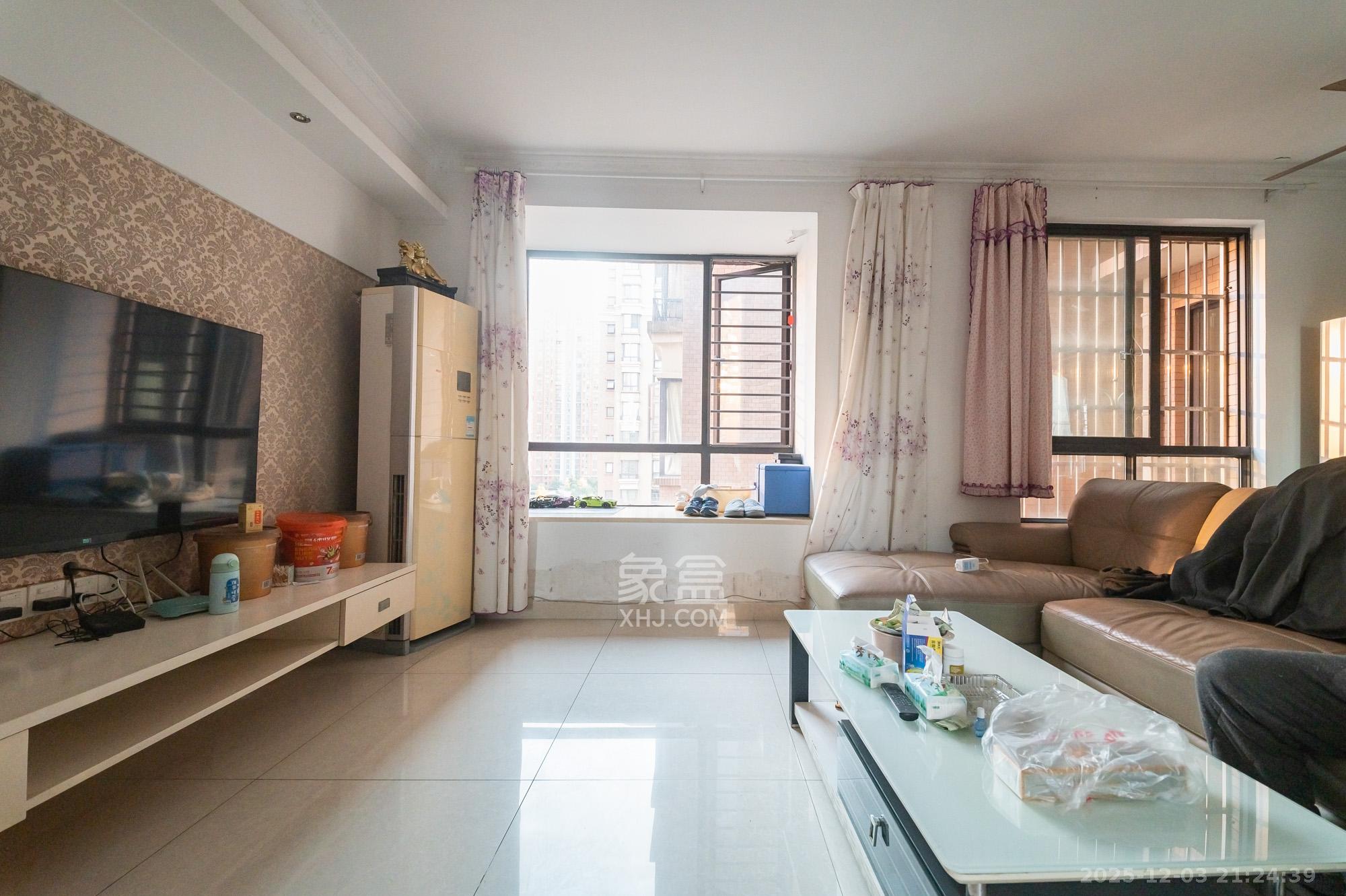 华润凤凰城一期 3室2厅1卫 59.0万 华润凤凰城一期 3室2厅1卫 59.0万客厅
