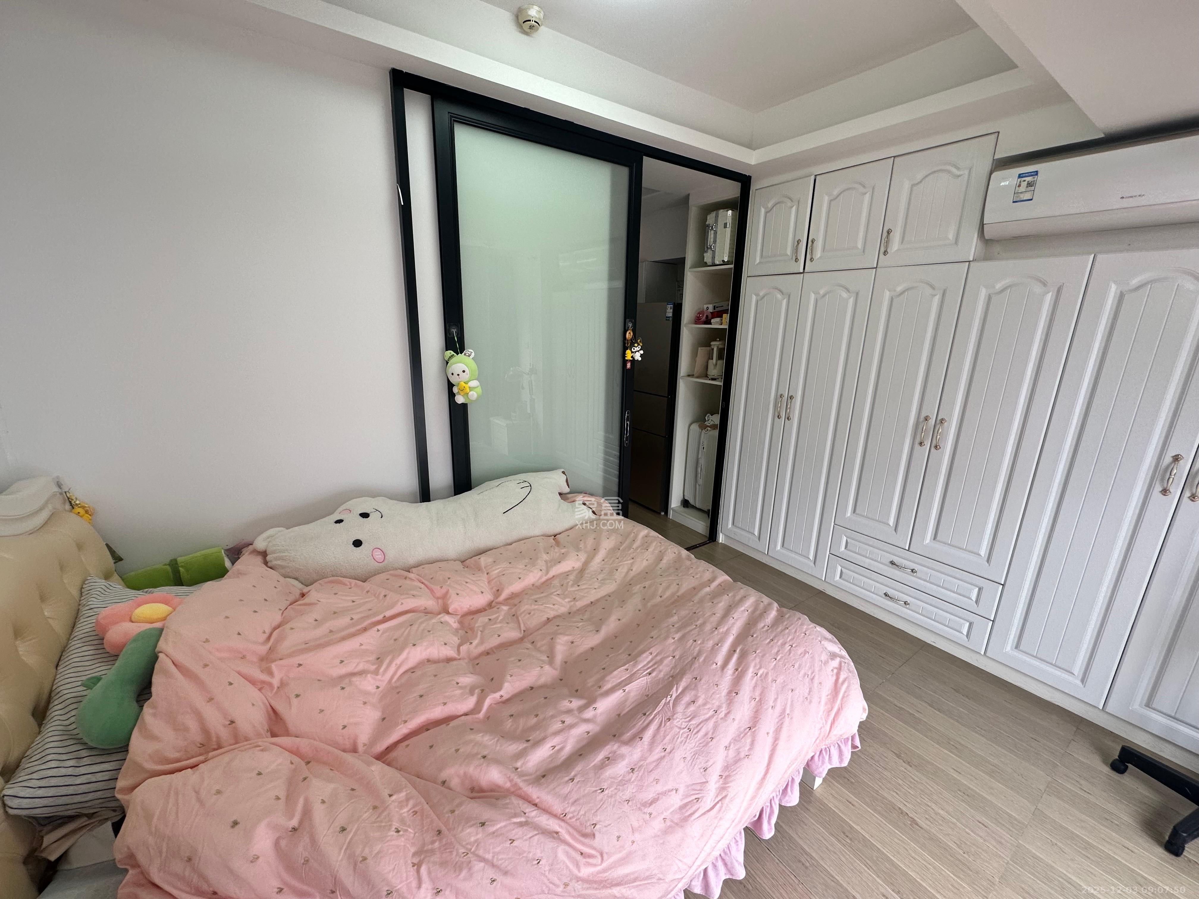 中交里城  1室1厅1卫    1800.0元/月室内图