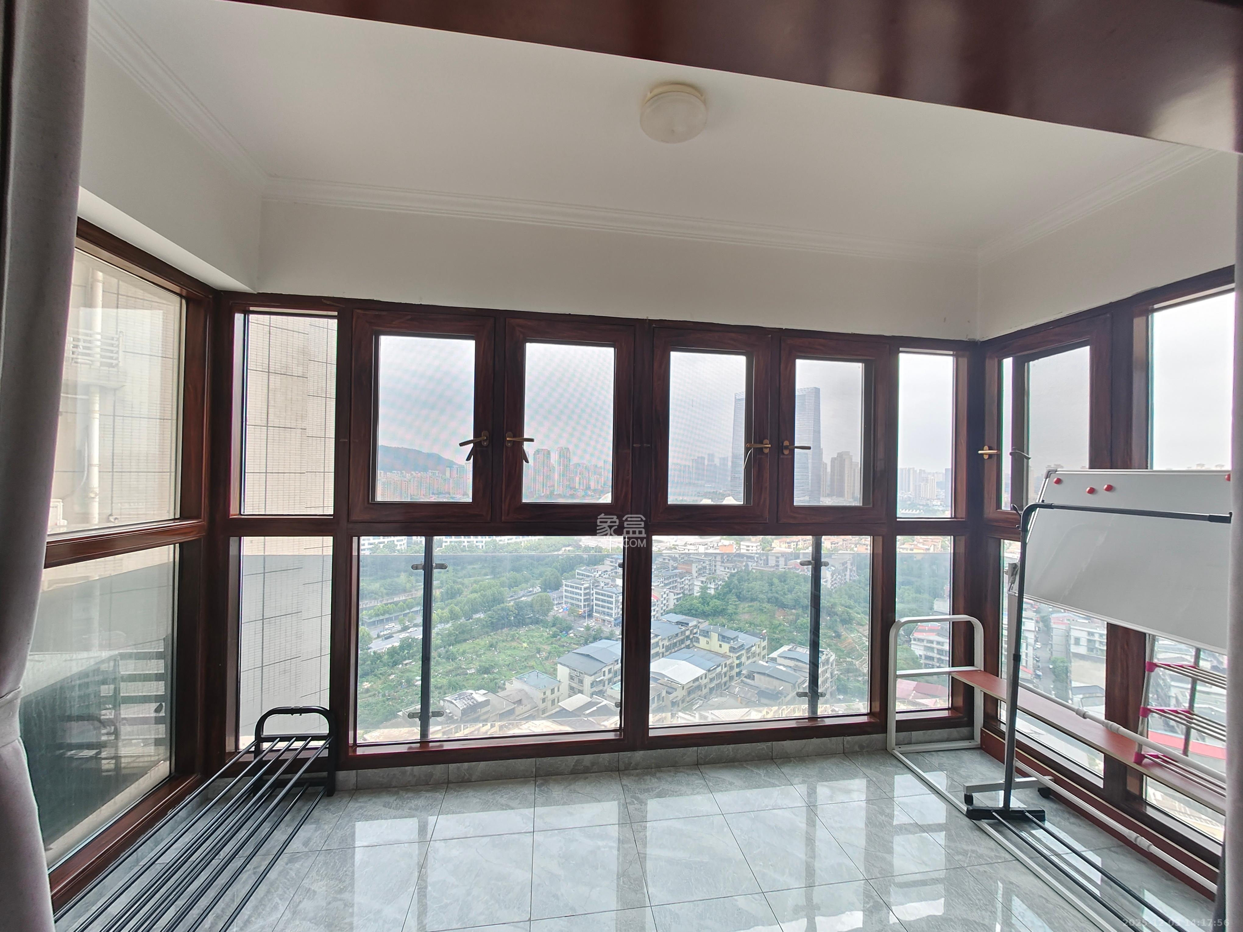 达美D6区  4室2厅2卫    3200.0元/月室内图